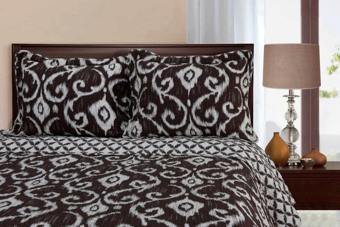 Cambridge Cotton Reversible Abstract Diamond Geometric Quilt Set - Queen Size Bedding with Matching Pillow Shams - Perfect for Modern Bedroom, Guest Room & Dorm Decor