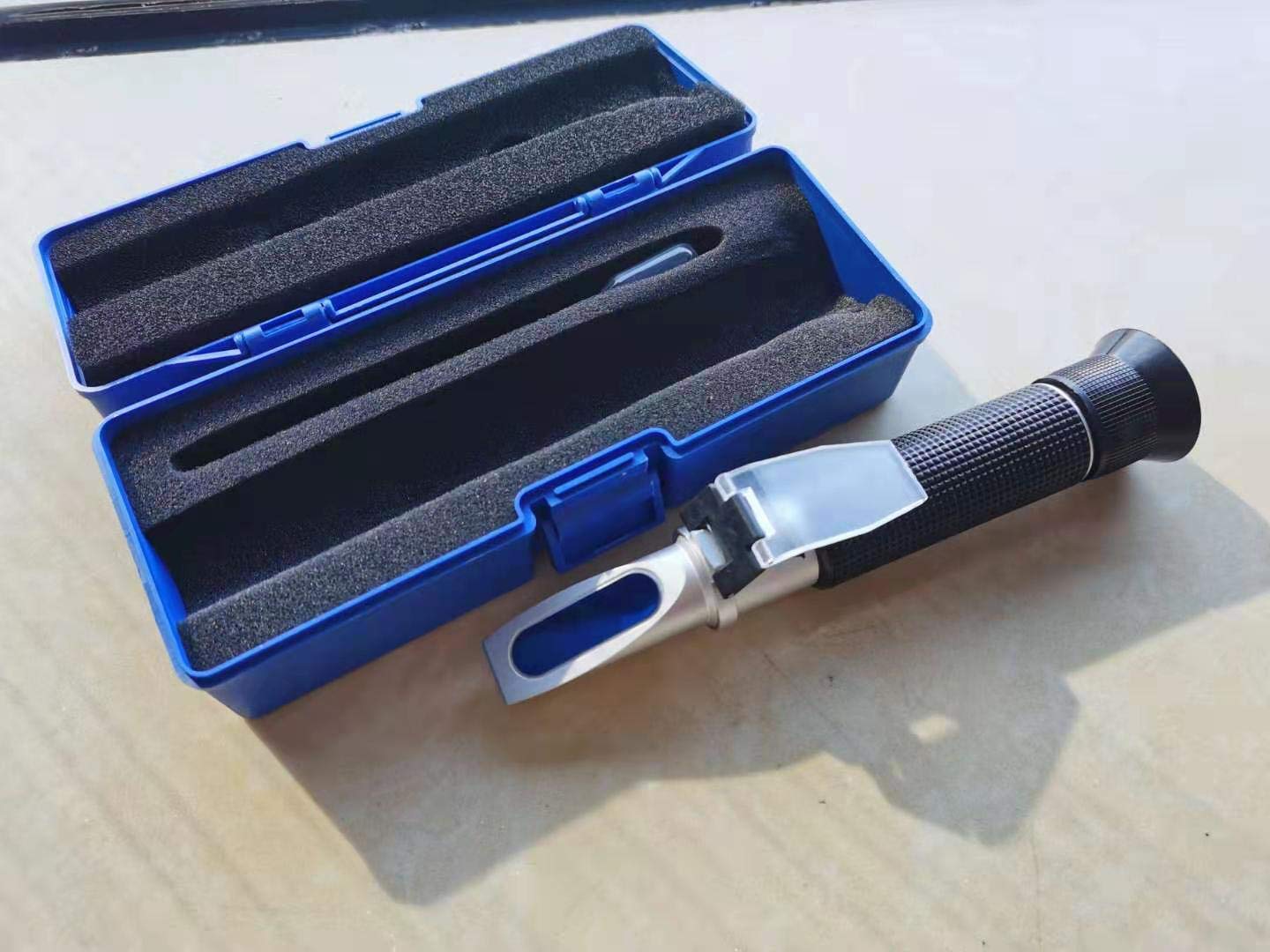 0-18% Brix Handheld Refractometer - Sugar Content Tester for Fruits, Juices, Wine & Honey | Portable Hydrometer for Home Brewing, Winemaking & Agriculture