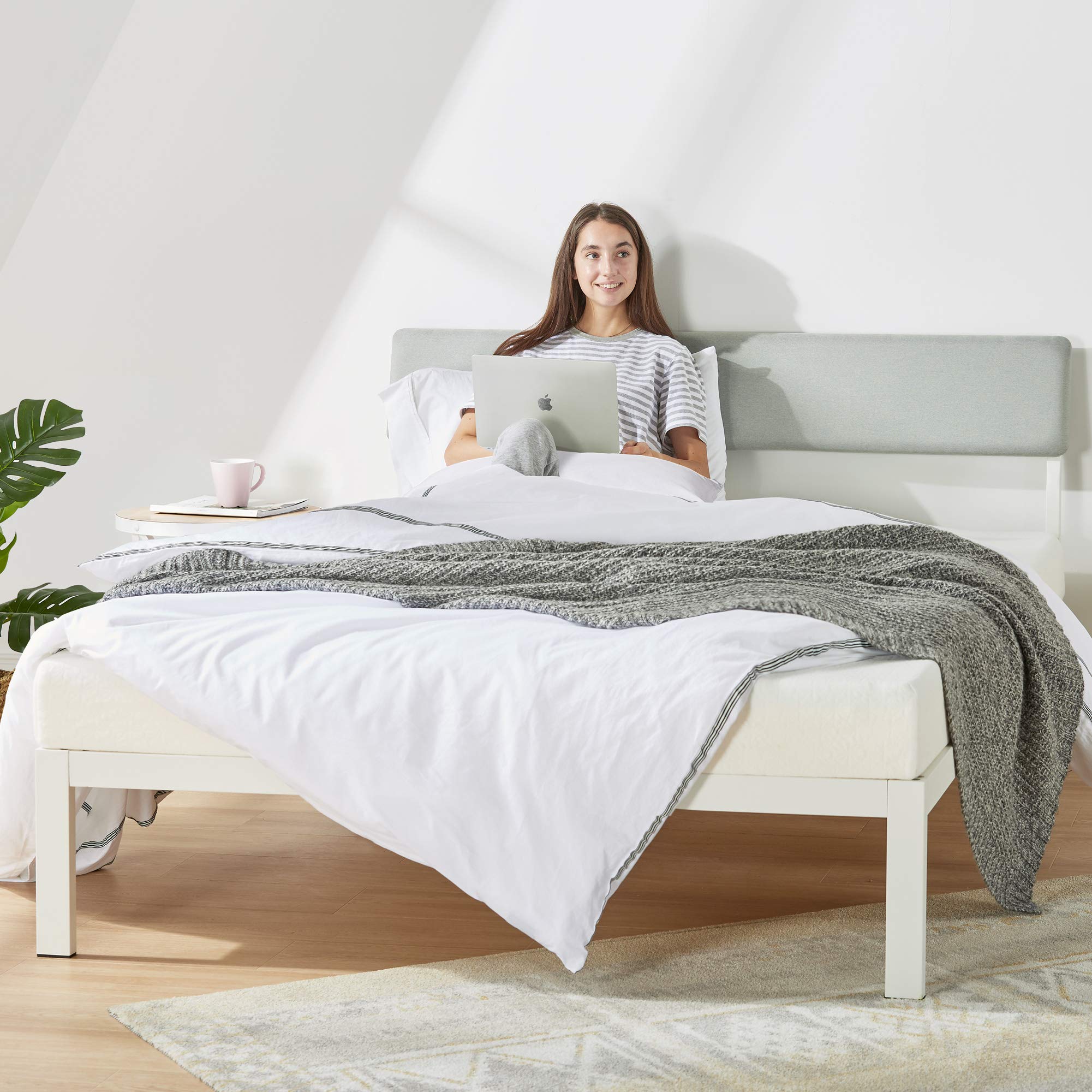 KERA Metal Platform Bed with Angled Upholstered Headboard - Solid Wood Slats, Easy Assembly - King Size Bed Frame in Sky Grey & White (BBPB-WHK) - Perfect for Modern Bedrooms, Guest Rooms & Small Spaces