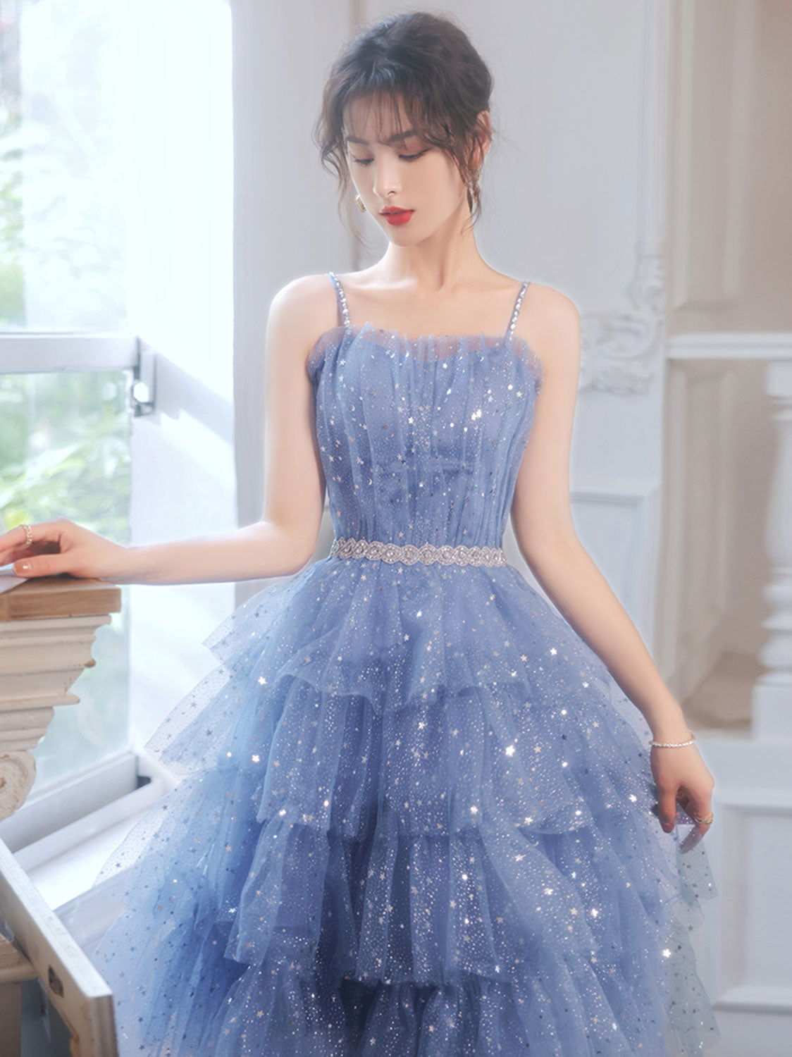 Short Puffy Blue Prom Dress with Tulle Skirt - Elegant Homecoming Dress for Teens - Perfect for Dances, Parties & Special Occasions