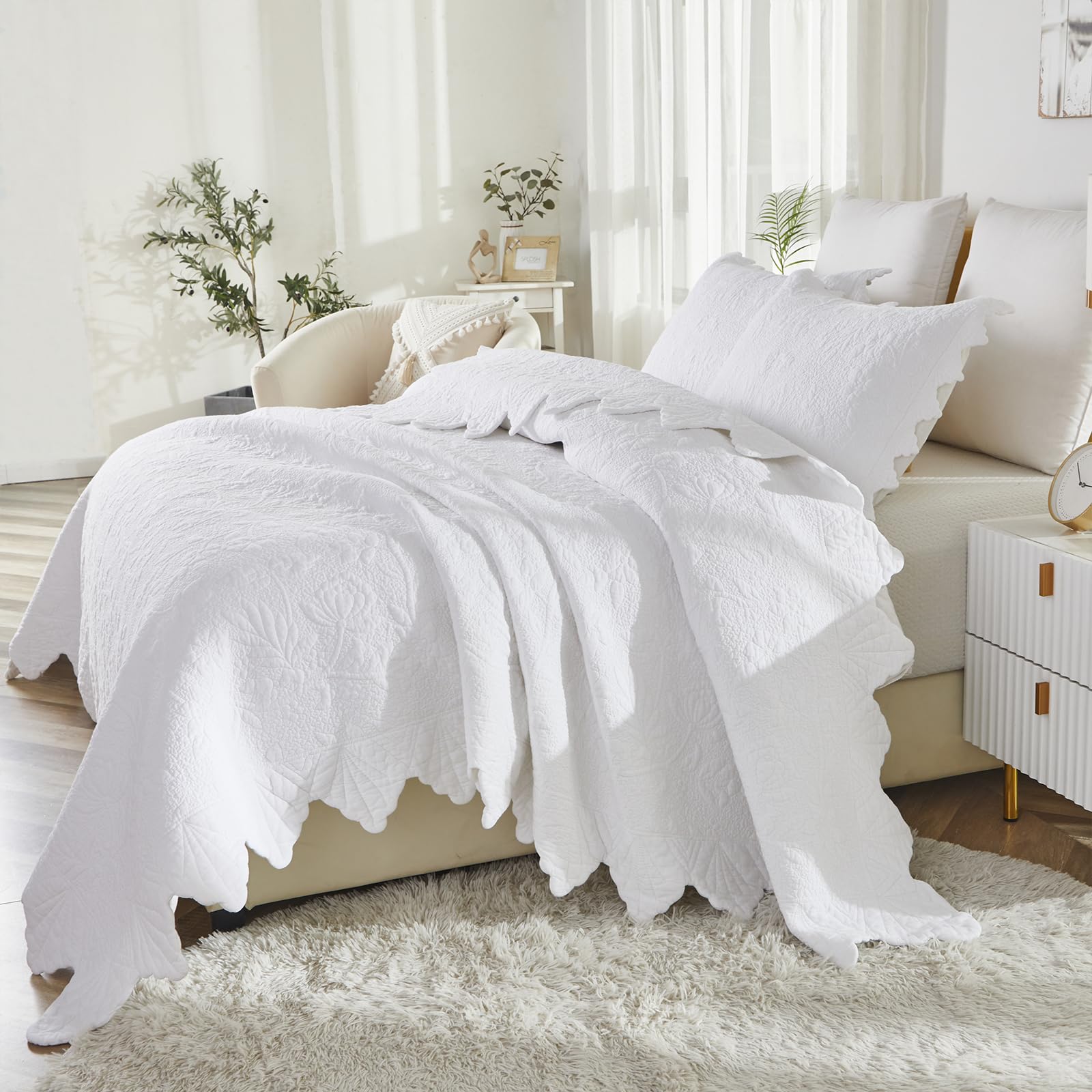 Brandream White Quilt Set Queen/King Size - 100% Cotton Matelasse Coverlet Bedding Set - Farmhouse Style Queen Size Bedspread (98x106 Inches with Standard Pillow Shams) - Perfect for Cozy Farmhouse Bedrooms, Guest Rooms & Vacation Homes