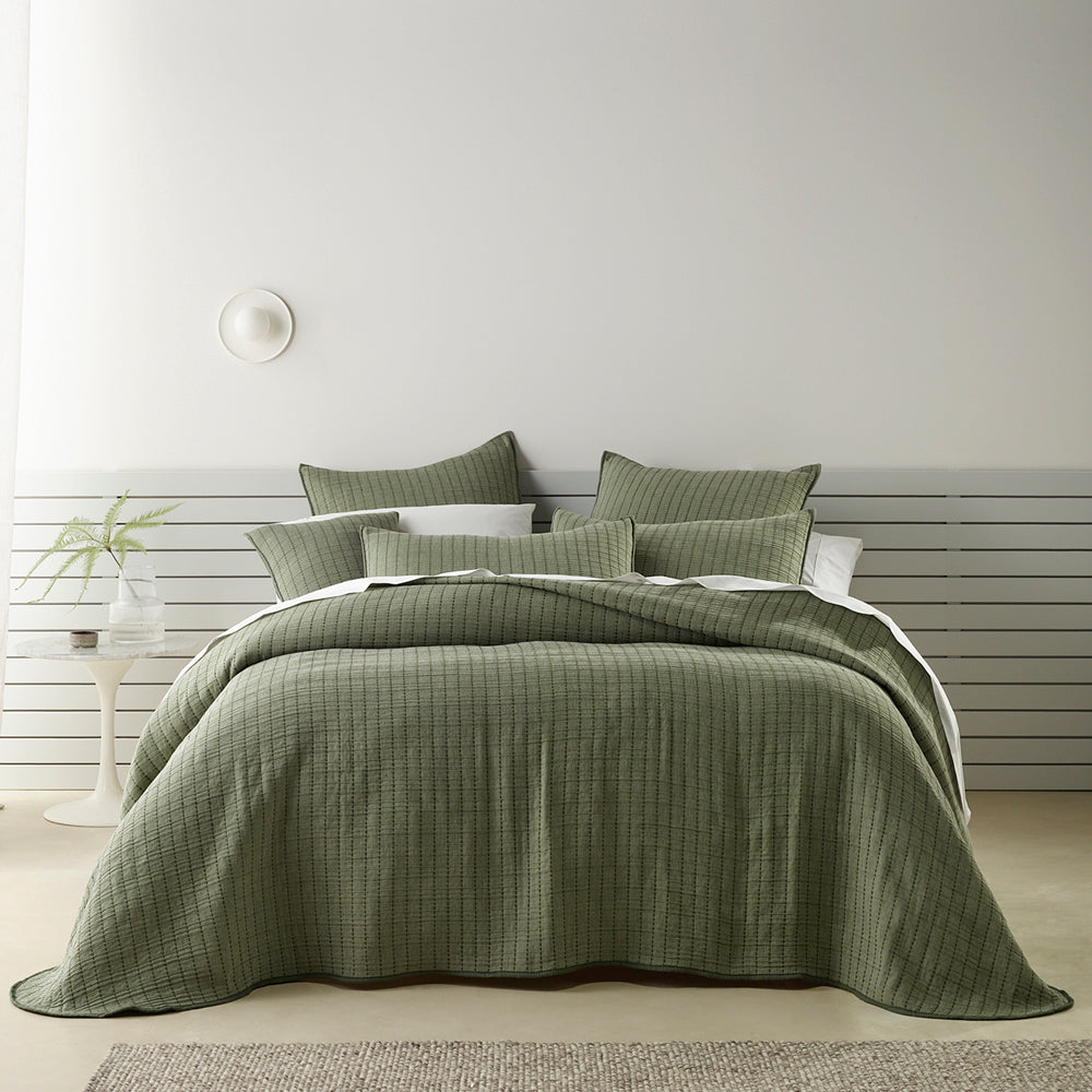 Bari Green Bedspread Set - Super King Size Luxury Bedding for Master Bedroom | Soft & Breathable Cotton Coverlet for Hotel Style Decor | Perfect for Guest Rooms, Vacation Homes & Cozy Bedroom Retreats