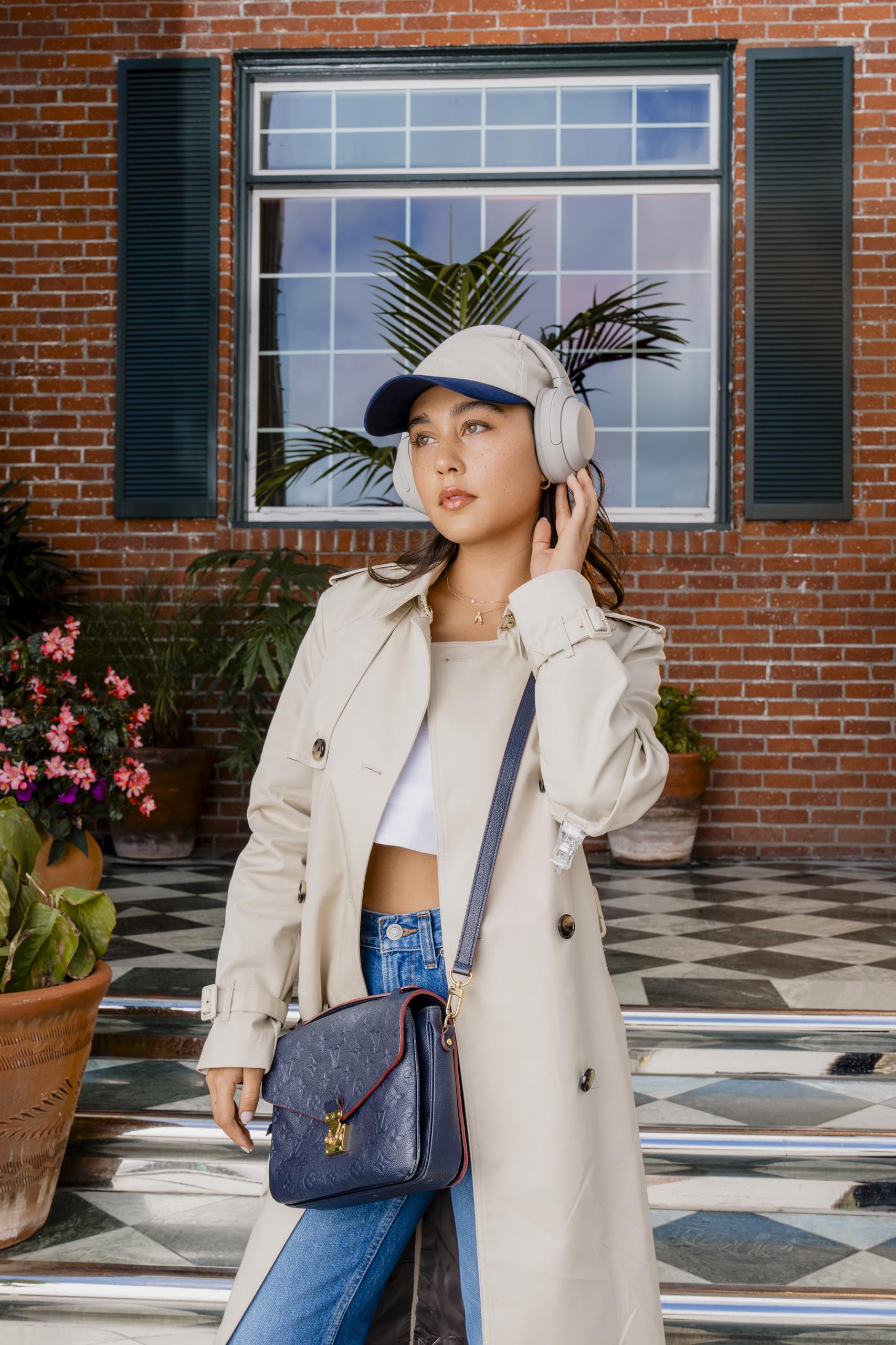 Sony WH-1000XM4 Wireless Bluetooth Noise Cancelling Headphones with Microphone, Alexa Voice Control & 30-Hour Battery - Silver | Perfect for Travel, Work & Music Listening