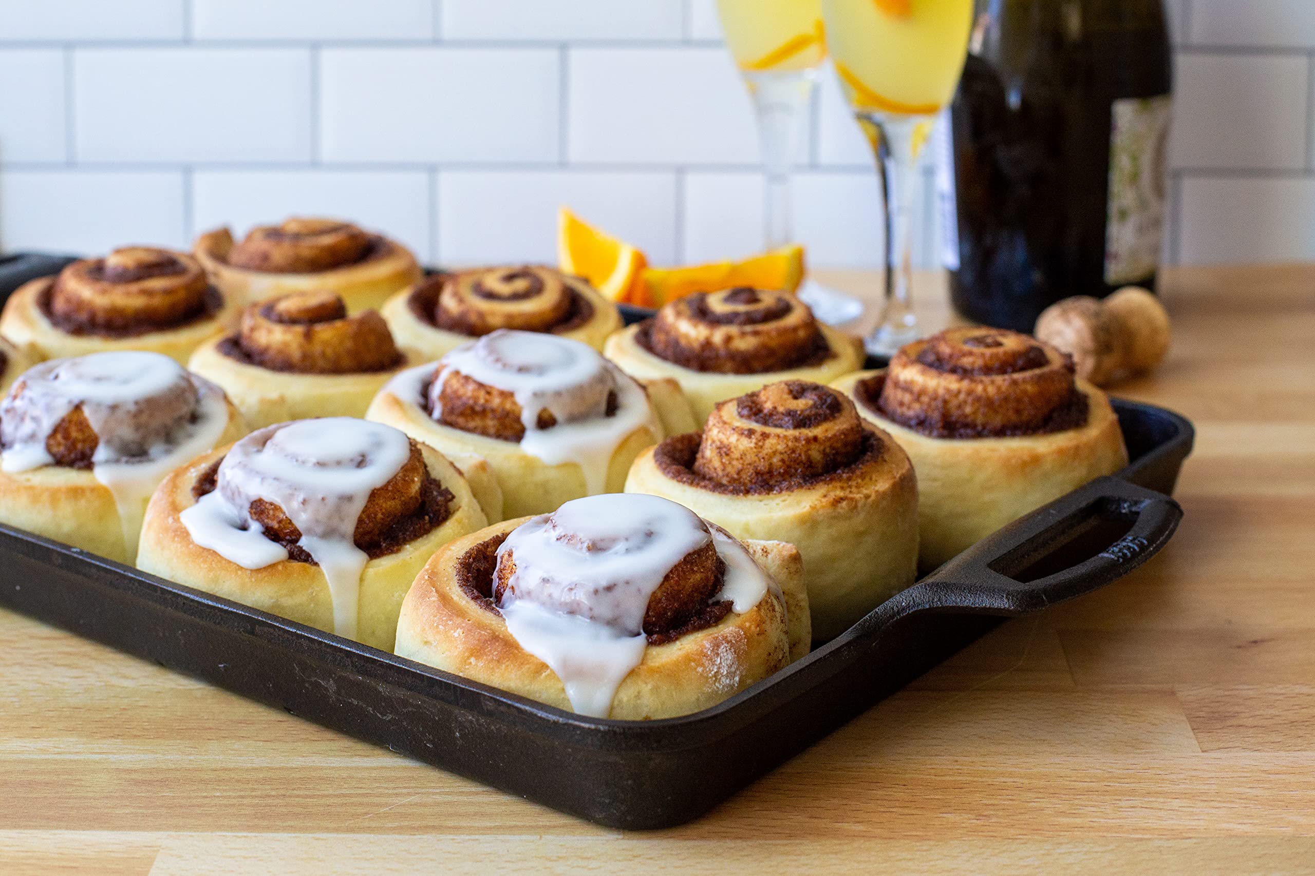 Lodge Cast Iron 6-Piece Bakeware Set with Jelly Roll Pan - Premium Rustic Baking Kit for Cookies, Bread & Cakes - Perfect for Home Baking, Holiday Treats & Rustic Dessert Presentation