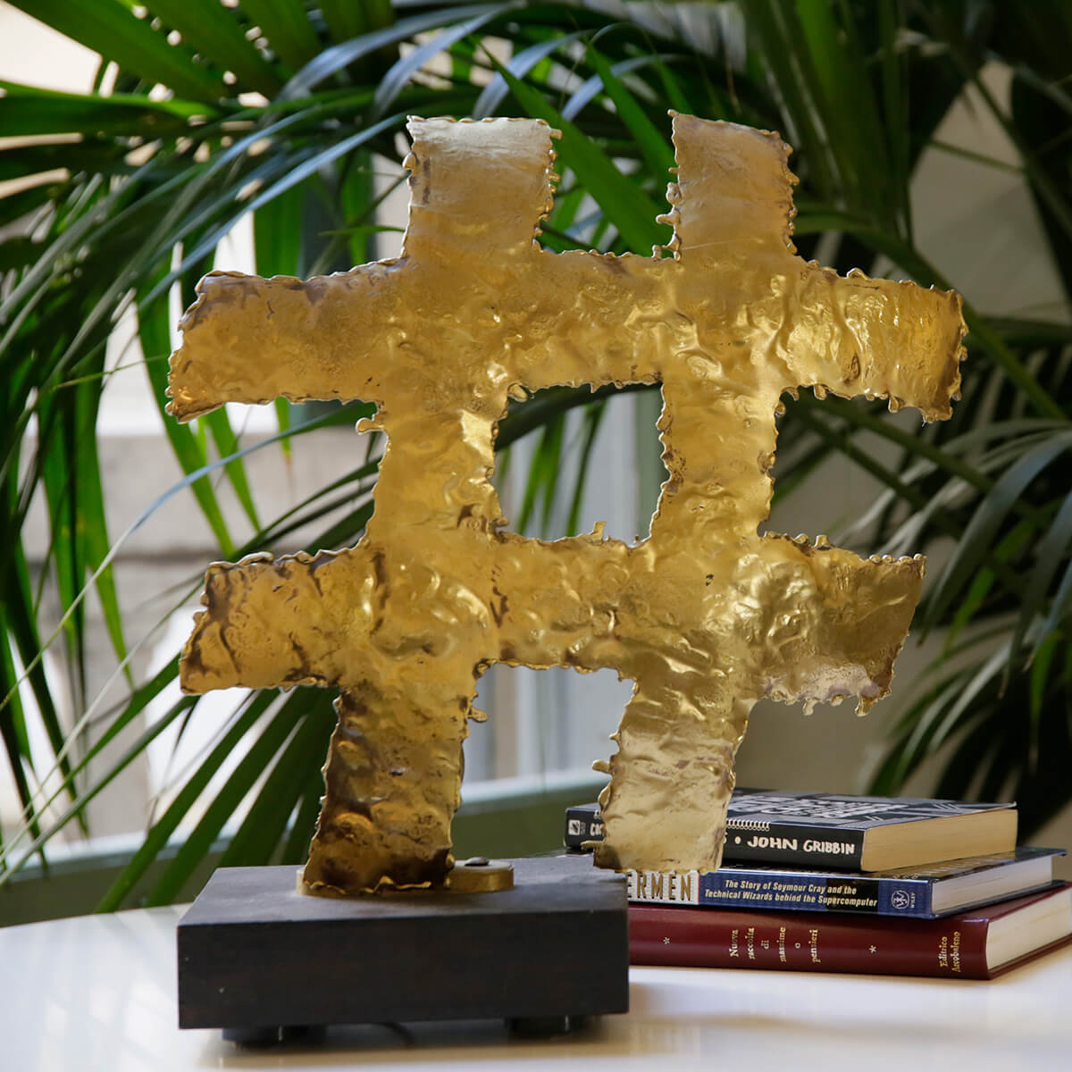 #Backlit Brass Wooden Base - Elegant Home Decor for Living Room, Bedroom & Office - Perfect for Ambient Lighting and Modern Interior Design