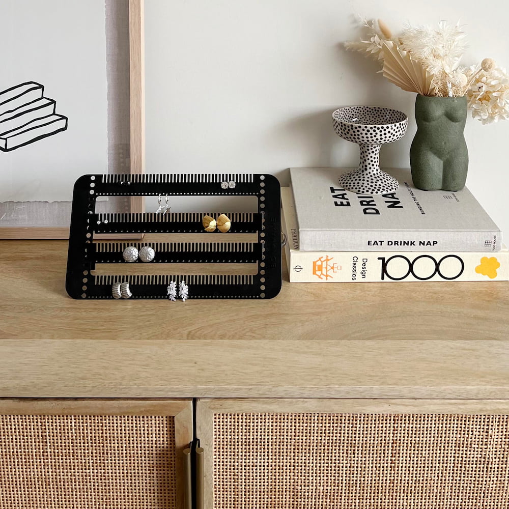 Mini Metal Jewelry Stand - Black | Compact & Easy Drop Design for Necklaces, Bracelets & Earrings | Perfect for Display & Organizing Jewelry at Home or Store