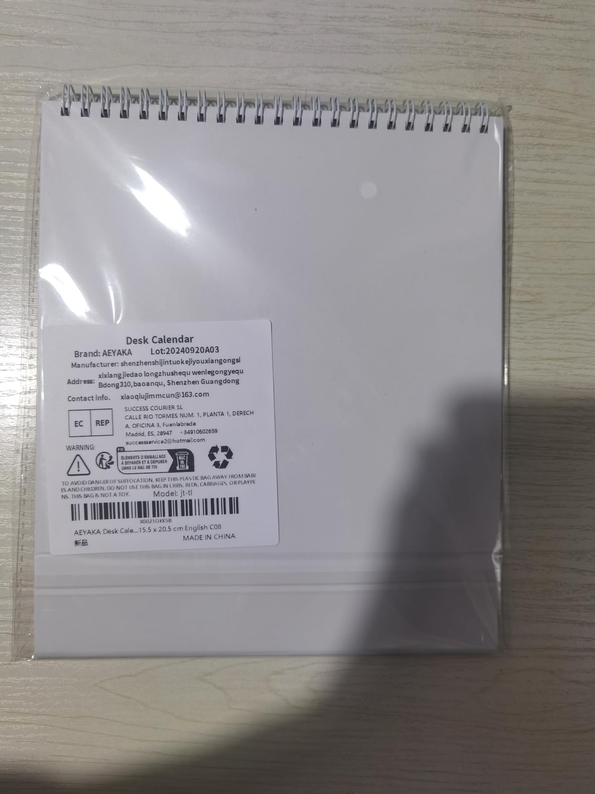 AEYAKA 2024-2025 16-Month Standing Desk Calendar | September 2024 to December 2025 | 20cm x 20.5cm Flip Desktop Planner | Perfect for Office, Home & School Organization (Model C08)