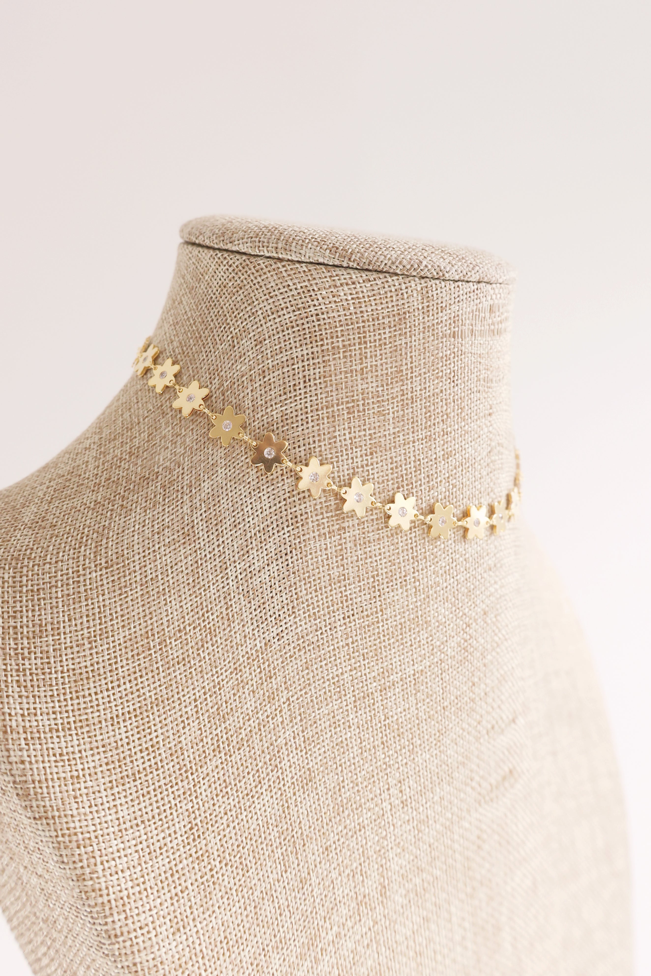 Daisy Choker Necklace for Women - Floral Adjustable Fashion Jewelry - Perfect for Weddings, Parties & Everyday Wear