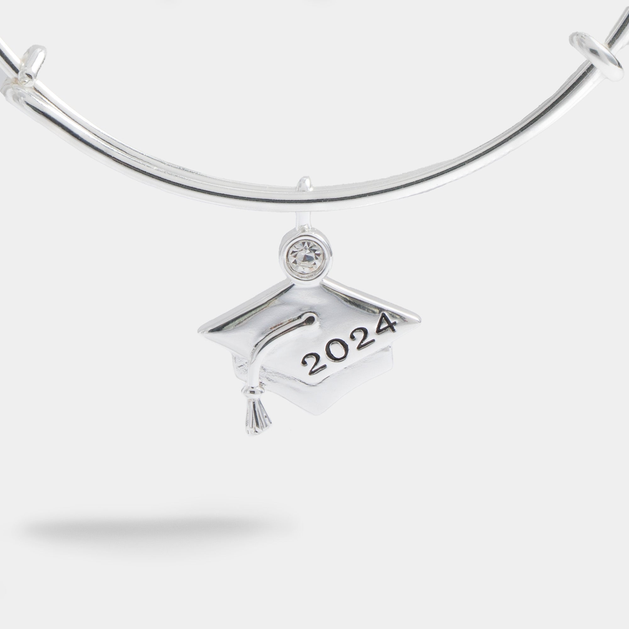 2024 Graduation Cap Charm Bangle - Elegant Silver Plated Bracelet for Graduation Party, Commencement Ceremony & School Celebration - Perfect Gift for Graduates