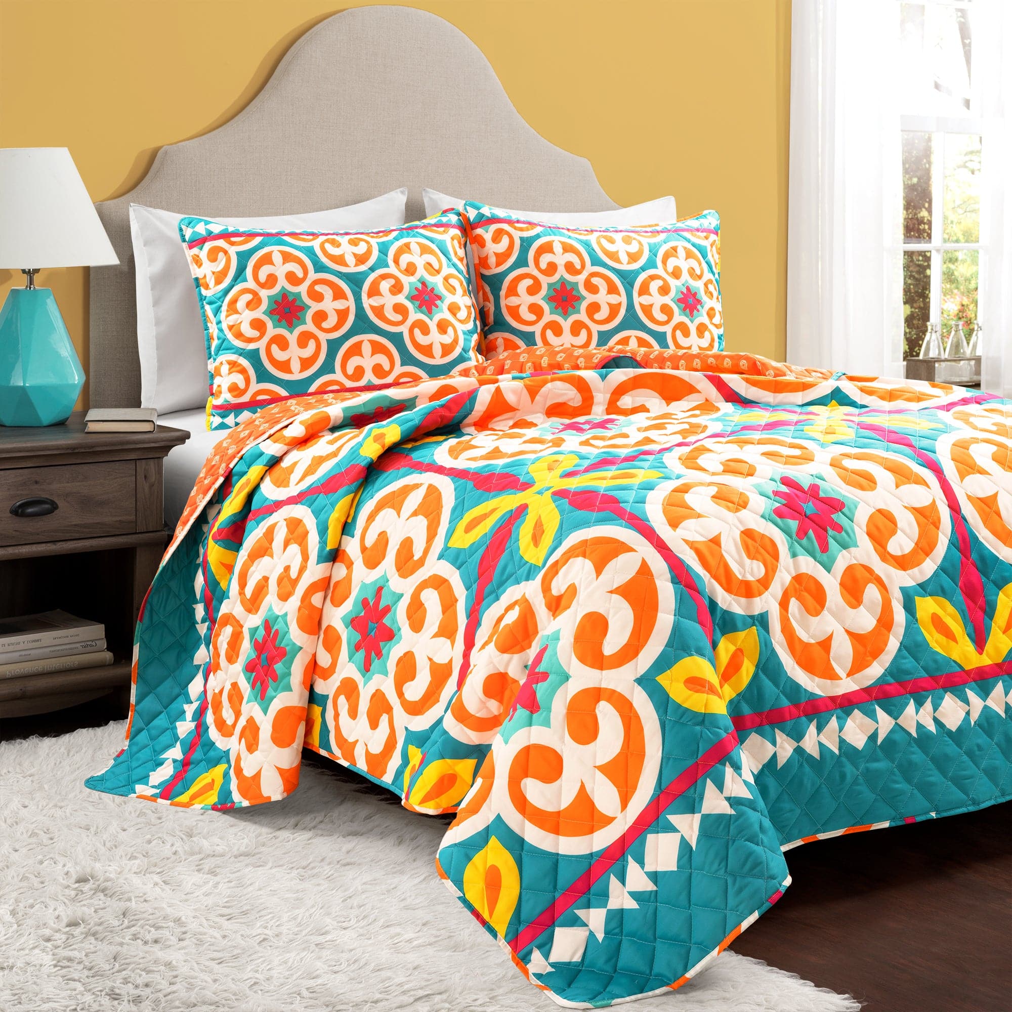 Boho Floral Reversible 3-Piece Quilt Set - Queen Size Bedding with Matching Pillow Shams - Perfect for Bohemian Bedroom Decor & Guest Room Styling