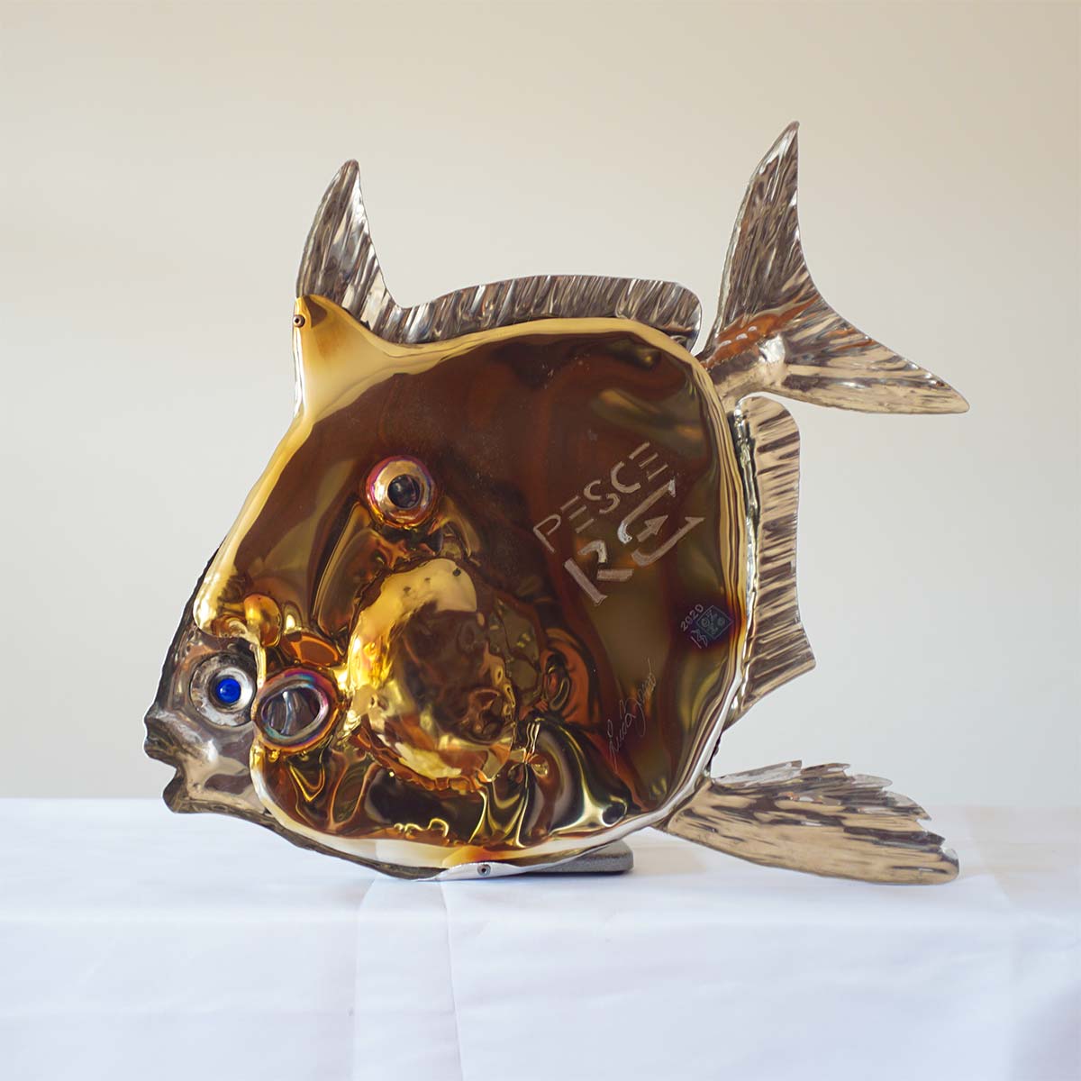 Pesce Re Stainless Steel Sculpture - Elegant Modern Fish Art for Home & Office Decor | Perfect for Living Room, Garden, and Outdoor Spaces