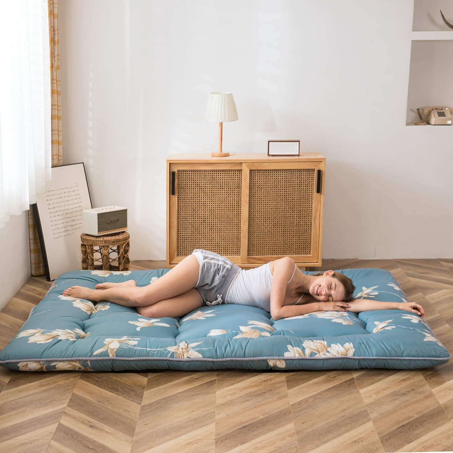 MAXYOYO Floor Mattress - Foldable Futon Mattress for Easy Storage, Floral Printed Rustic Style - Perfect for Guest Beds, Camping & Small Space Living