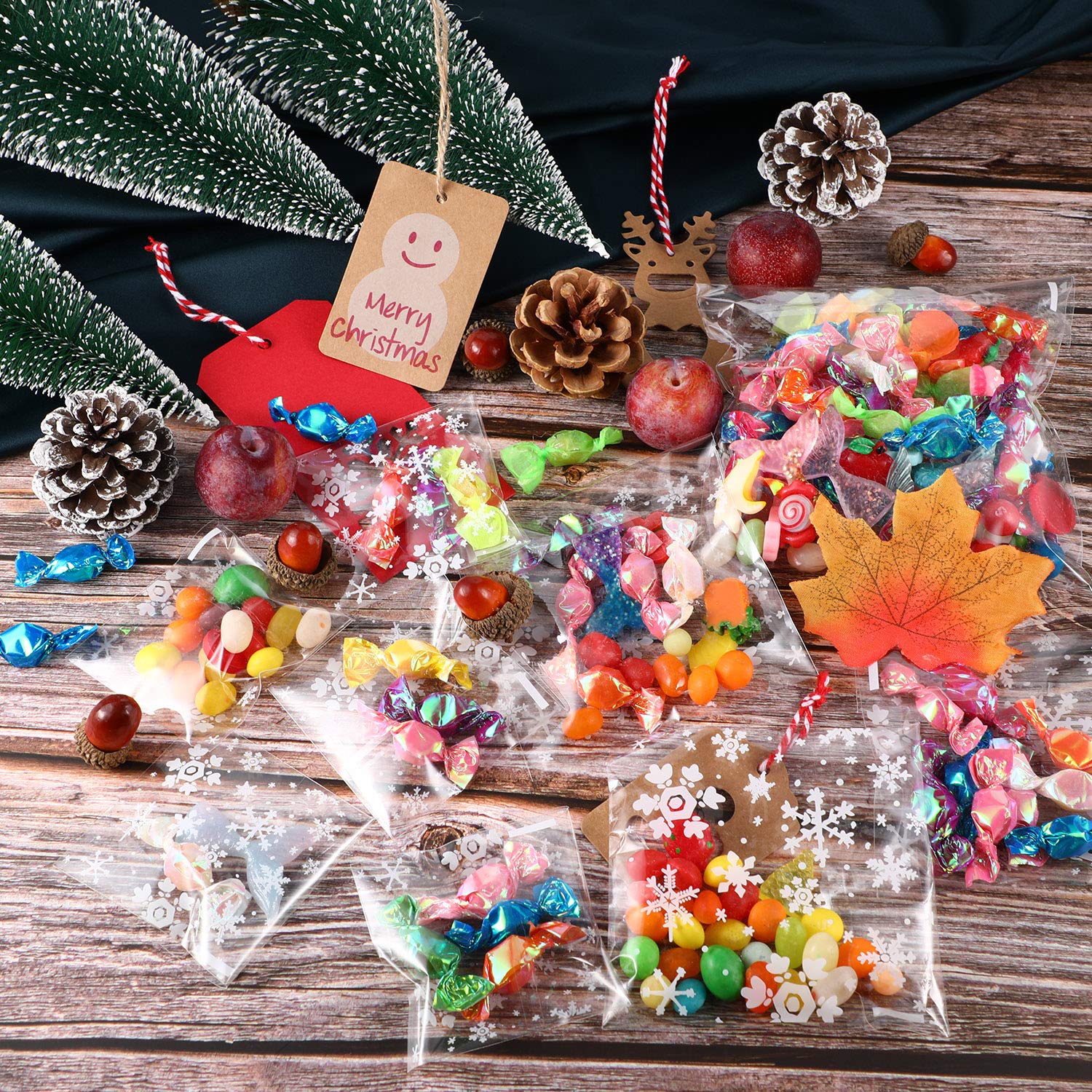 300-Piece Christmas Cellophane Treat Bags - Self-Adhesive Clear Cookie Bags with Snowflake Design for Homemade Snacks, Desserts & Crafts - 3 Sizes (Small, Medium, Large) - Perfect for Holiday Baking, Party Favors & Gift Wrapping