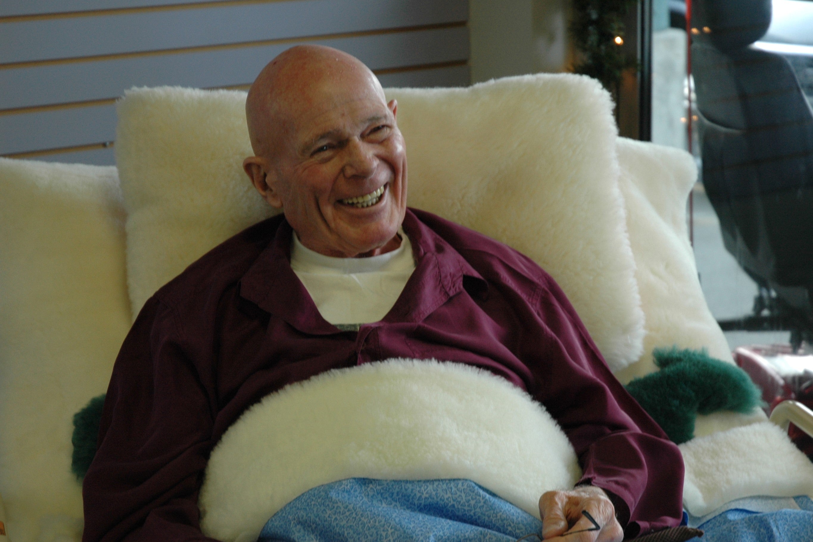 Premium Merino Wool Blanket - Ultra Soft & Warm Natural Sheep Wool Throw for Cozy Home, Camping & Travel - Eco-Friendly & Hypoallergenic