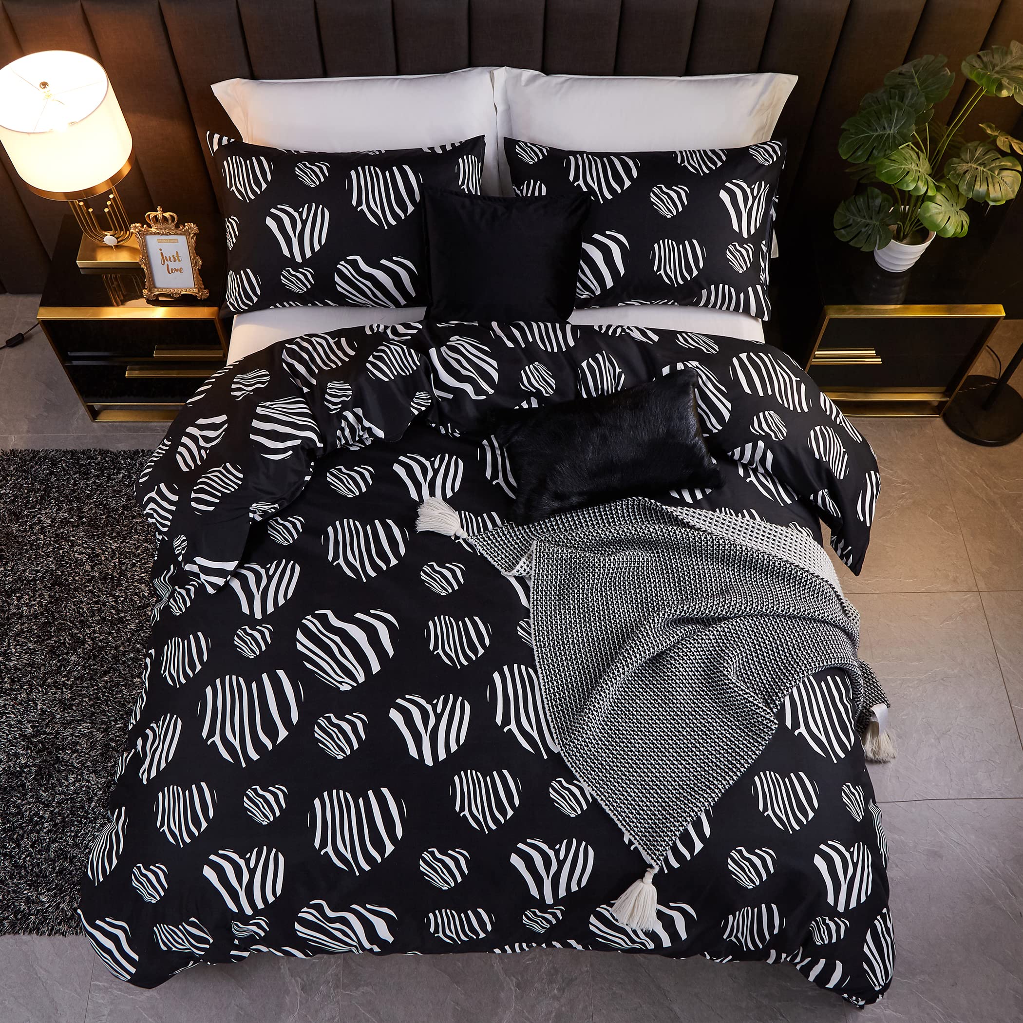 Premium Queen Size Duvet Cover Set - Soft Luxury Hotel Style Bedding with Heart-Shaped Black & White Stripes (1 Duvet Cover + 2 Pillowcases) for Cozy Bedroom Decor & Guest Room Upgrade