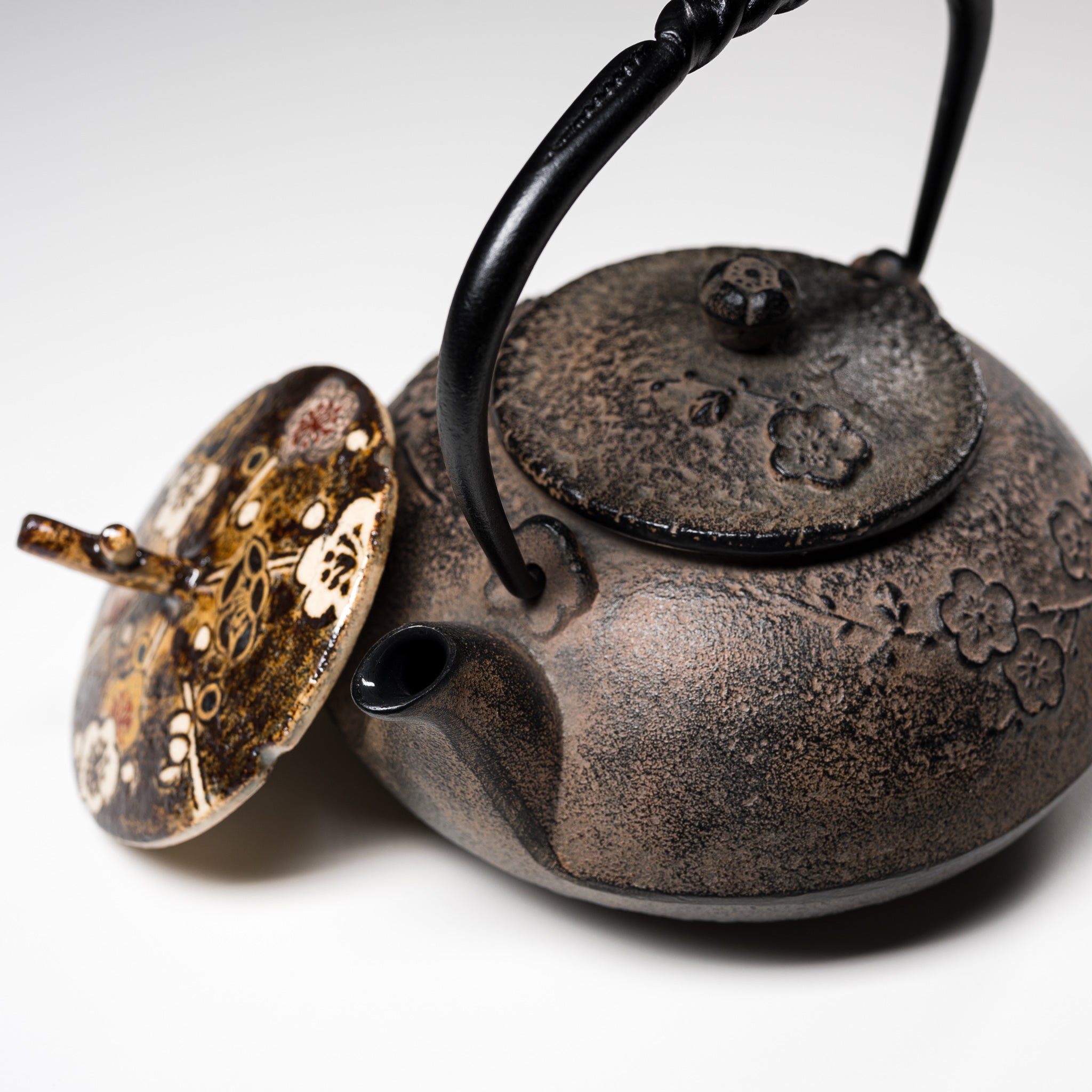 Premium Japanese Kyo Kiyomizu Ware Cast Iron Teapot - 510ml Plum Design, Authentic Nambu Ironware for Tea Brewing | Perfect for Japanese Tea Ceremony, Home Decor & Gift Giving