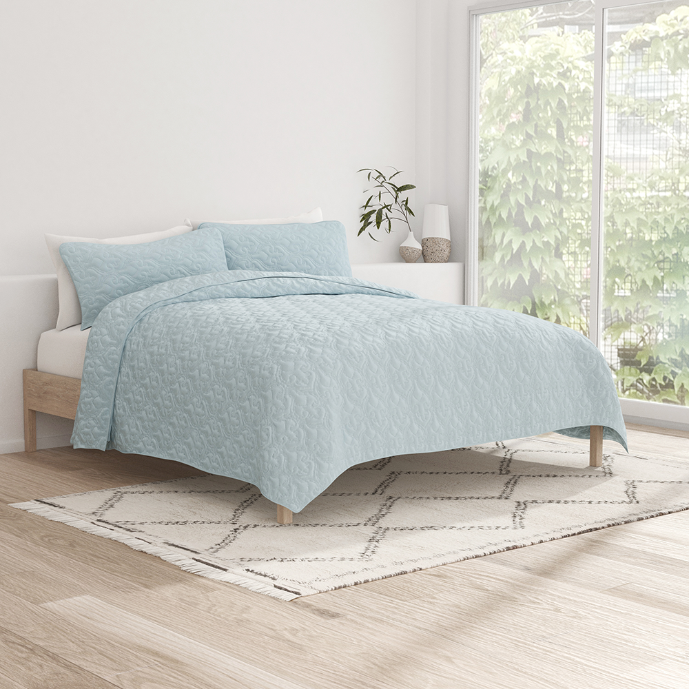 3 Piece Damask Quilted Coverlet Set - Luxury Bedding Set for Queen/King Size Beds - Perfect for Master Bedroom, Guest Room & Hotel Decor