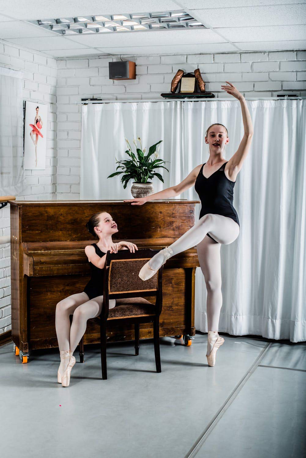 MSMAX Professional Ballet Pointe Shoes for Girls - Satin Dance Flats for Ballet, Jazz & Contemporary - Perfect for Dance Classes, Performances & Recitals