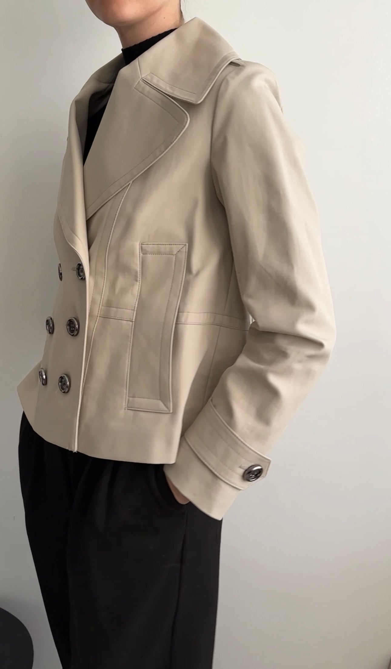 Burberry London Light Beige Short Trench Coat for Women | Size IT38 / US 4 | Classic Waterproof Rain Jacket for Spring & Fall Fashion | Perfect for Work, Travel & Casual Outings