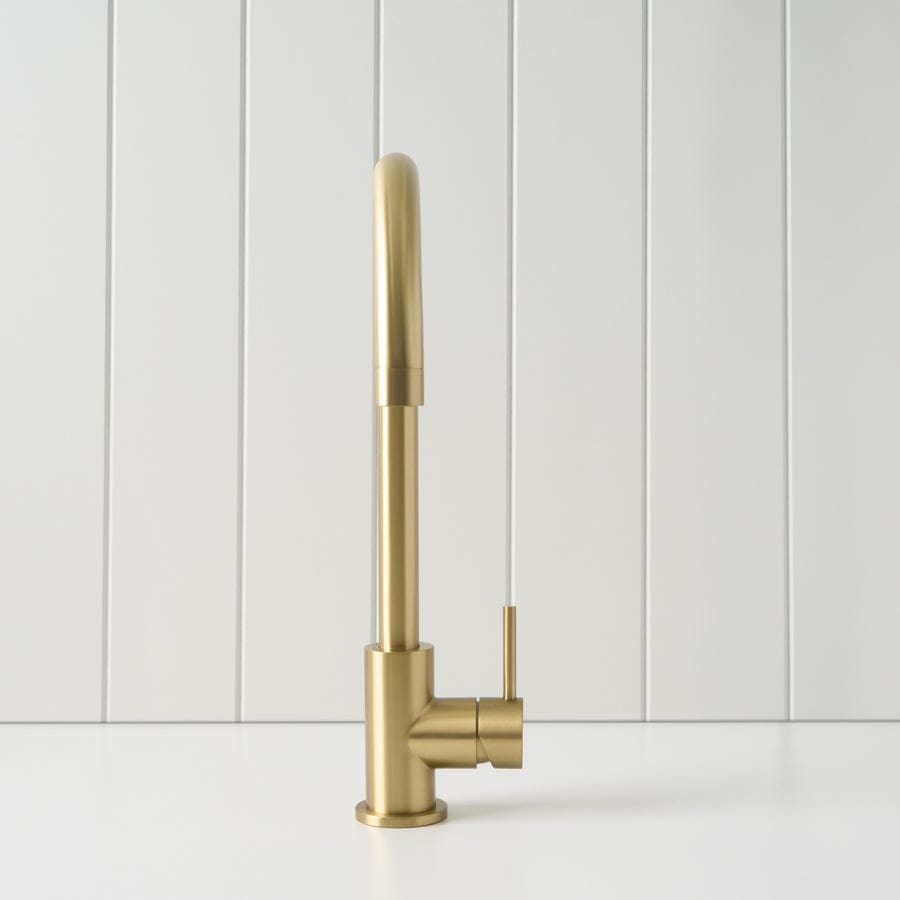 Sydney Round Kitchen Mixer Faucet in Brushed Brass Finish - Modern Pull-Down Sprayer for Sink, Perfect for Cooking, Washing Dishes & Kitchen Cleaning