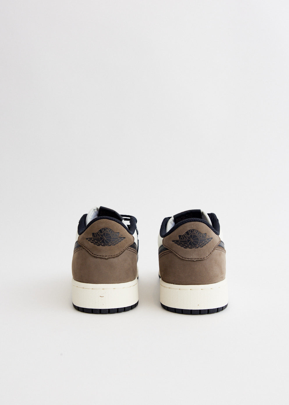 Air Jordan 1 Retro Low OG 'Mocha' Sneakers for Girls (GS) - Classic Basketball Shoes for Casual Wear & Street Style Fashion