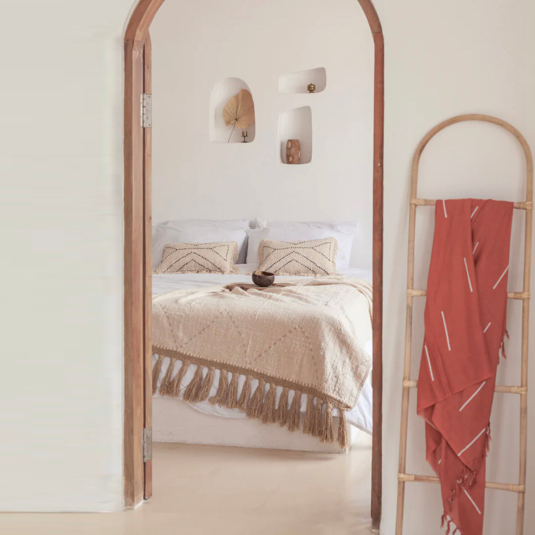 Stylish Arched Rattan Ladder Shelf - Boho Home Decor for Living Room, Bedroom & Bathroom Storage | Perfect for Blankets, Books & Plants Display