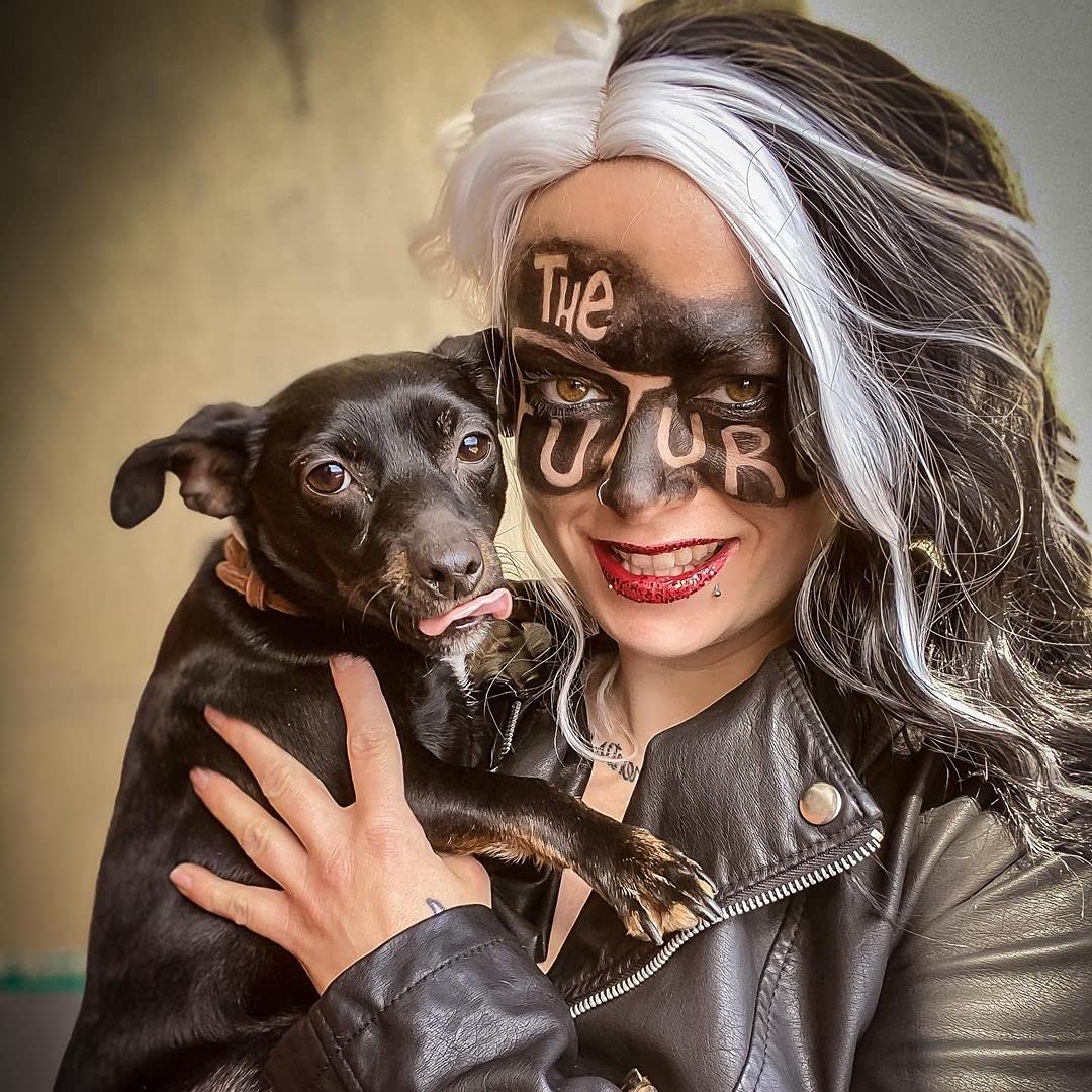 Stylish Black and White Cruella De Vil Wig for Women - Short Curly Wavy Costume Hairpiece | Soft & Comfortable for Halloween, Cosplay, Themed Parties & Dress-Up Events