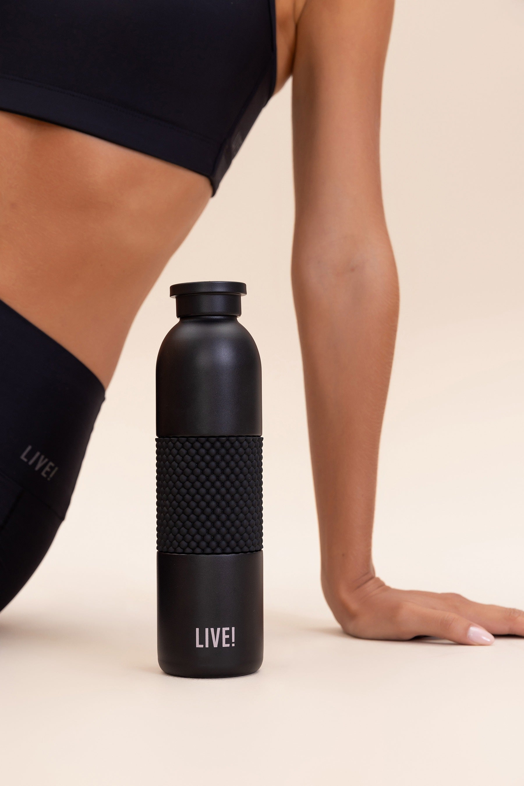 Insulated Thermo Wall Bottle - Stainless Steel Vacuum Flask for Hot & Cold Drinks - Perfect for Hiking, Camping, and Office Use