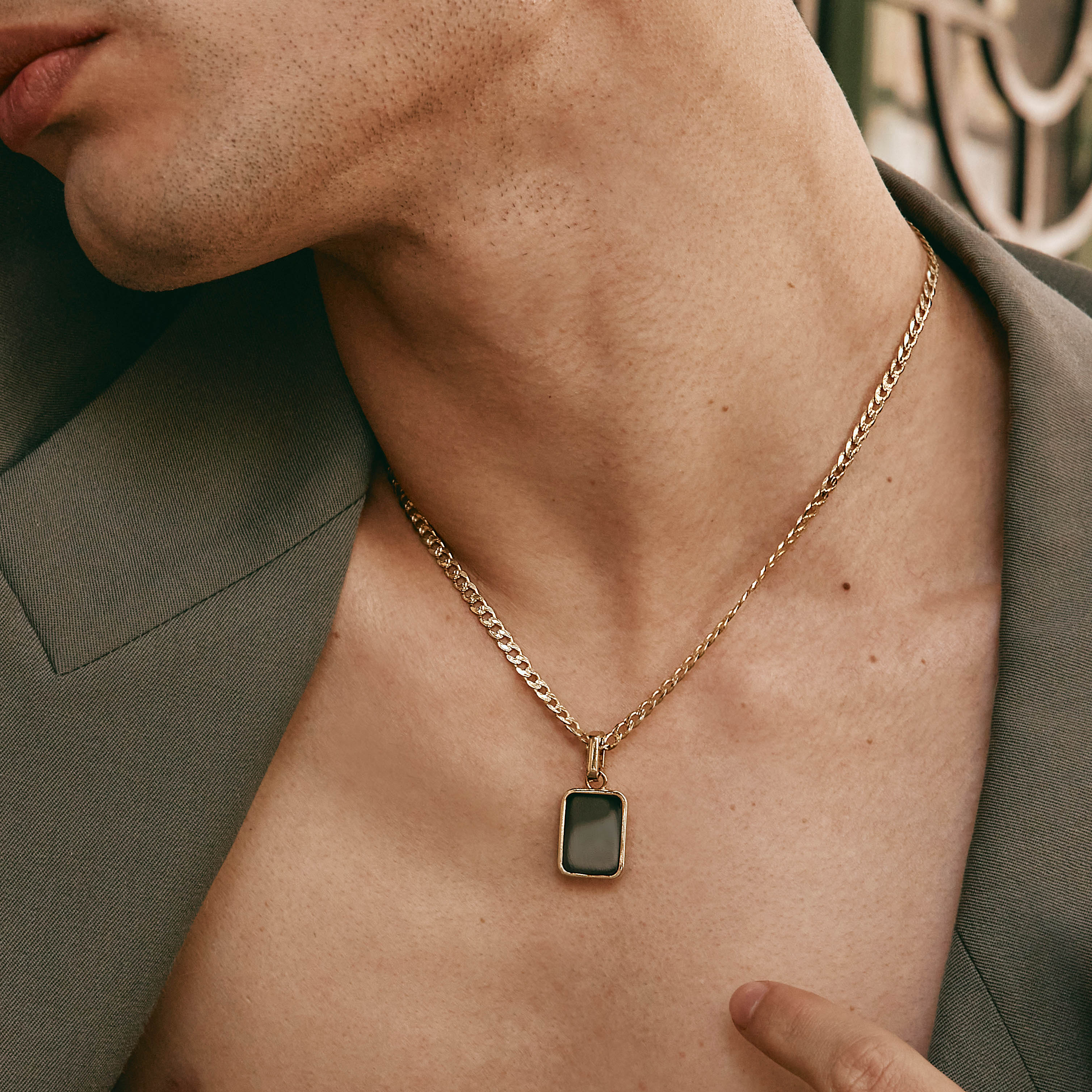 Black Onyx Unisex Curb Chain Pendant Necklace in Gold - Stylish Jewelry for Men & Women, Perfect for Gifts, Parties & Everyday Wear