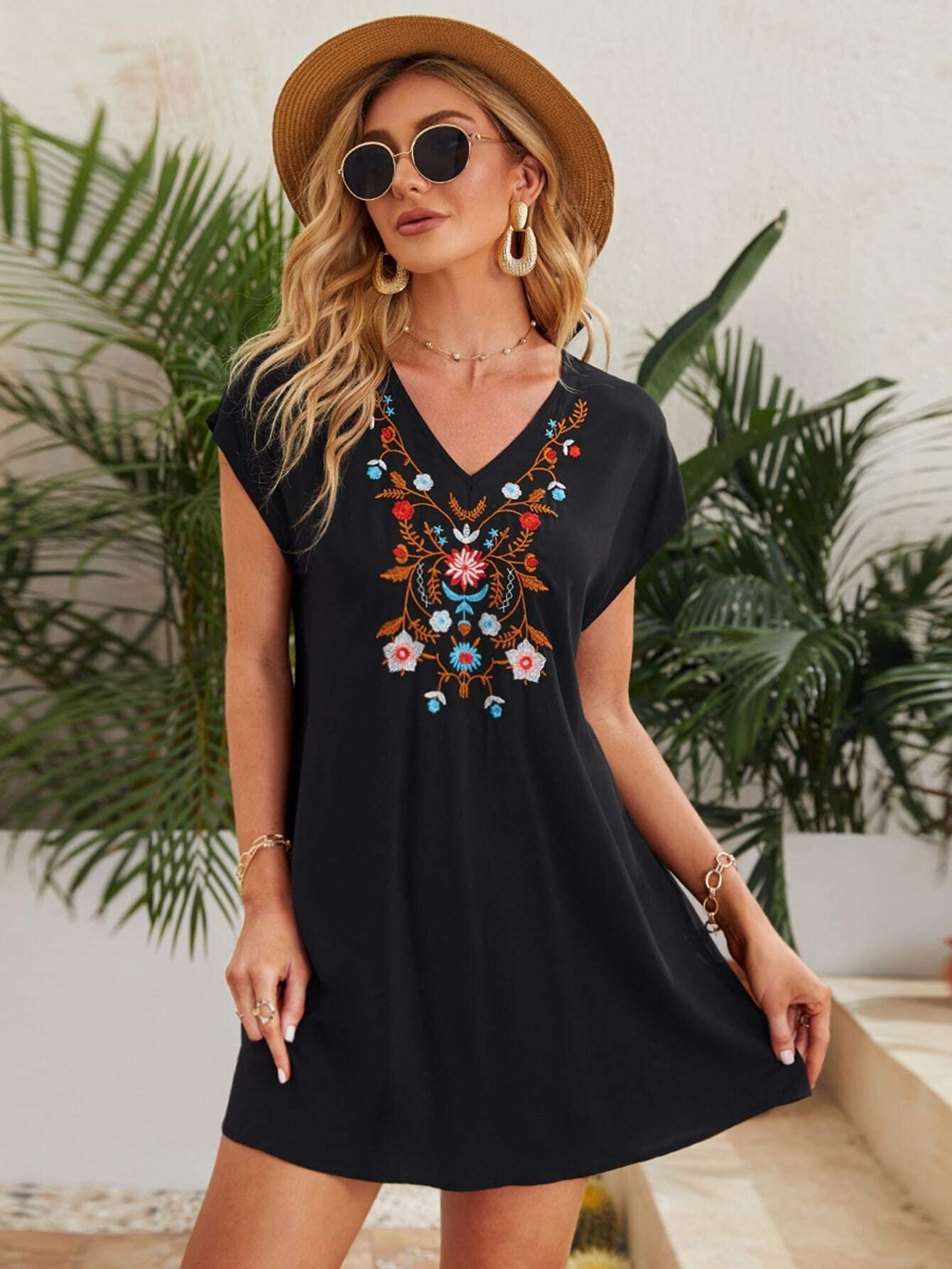 LIHANA Women's Summer Dress with Batwing Sleeves and Floral Embroidery - Casual Beachwear for Holiday Parties, Vacations & Outdoor Events