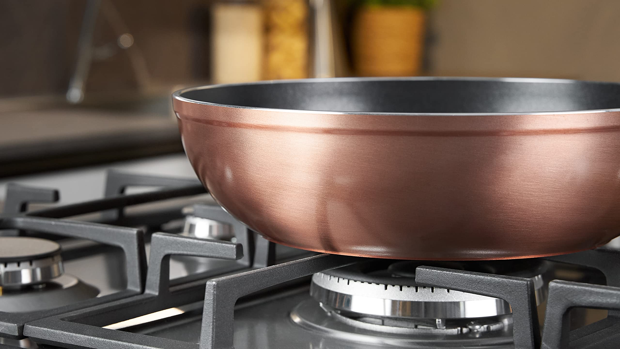 Lagostina Nonstick Aluminum Wok Pan 28cm with Copper-Effect Exterior, Titanium Easy Coating, Ergonomic Bakelite Handle - Ideal for Gas Stove & Oven Cooking, Stir-Frying, Asian Cuisine & Healthy Meals