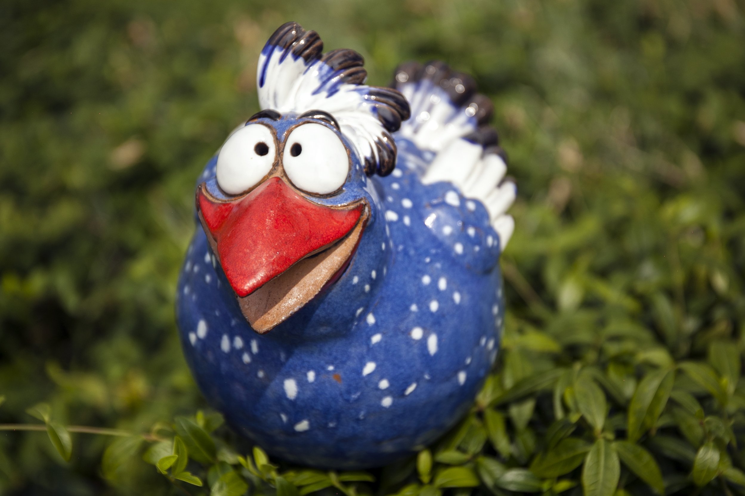 Handmade Ceramic Garden Decor - Frostproof Bird Lawn Stake & Outdoor Statue - Unique Gardening Gifts for Women & Men - Perfect for Yard, Patio & Garden Decoration
