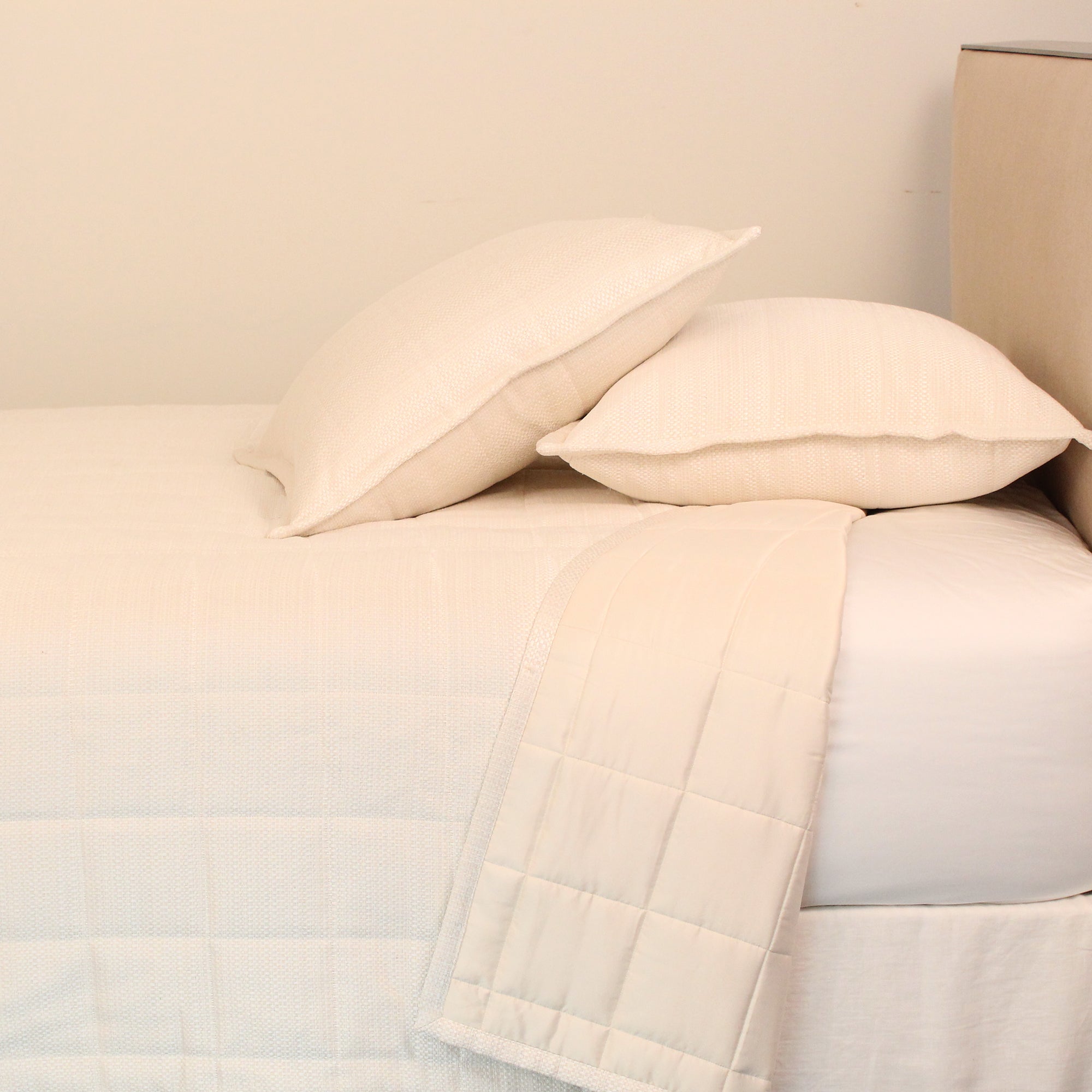 Luxury White Texture Coverlet Set - Soft & Breathable Bedding for All Seasons - Perfect for Master Bedroom, Guest Room & Hotel Decor