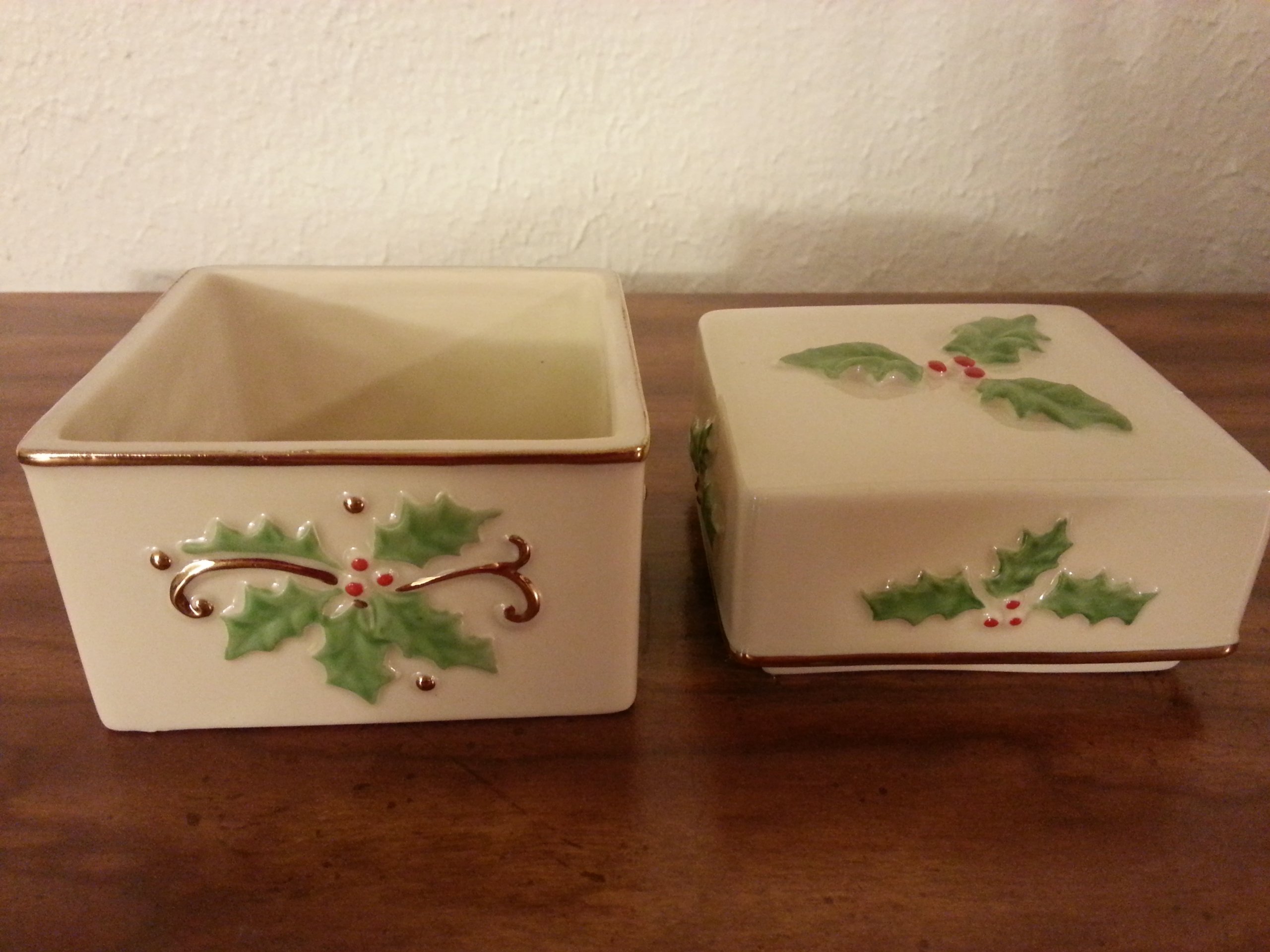 Lenox Holiday Holly Box - 3 Inch Ceramic Christmas Decoration for Table Centerpiece, Gift Giving & Festive Home Decor