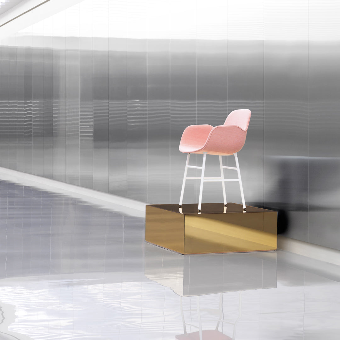 Modern Form Armchair with Sturdy Metal Legs & Premium Upholstery - Perfect for Living Room, Office or Reading Nook