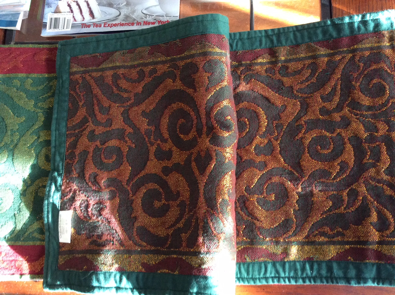 Elegant Metallic Tapestry Table Runner - Red, Green & Gold Holiday Decor - 72 Inch Long Dining Table Cover for Christmas, Thanksgiving & Special Occasions