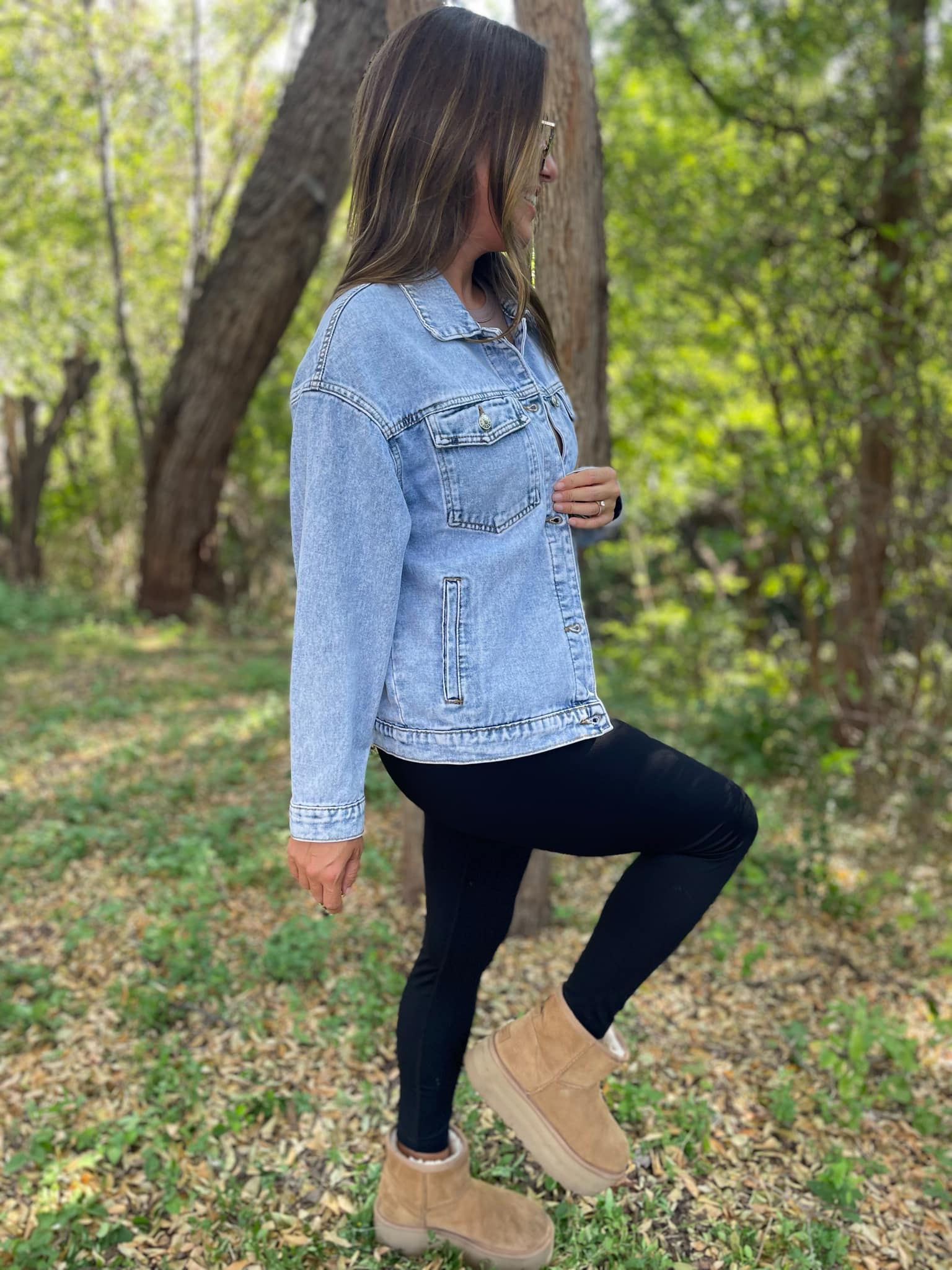 Stylish Light Wash Denim Jacket for Women & Men | Vintage Distressed Denim Coat | Perfect for Casual Outfits, Spring Layering & Streetwear Fashion