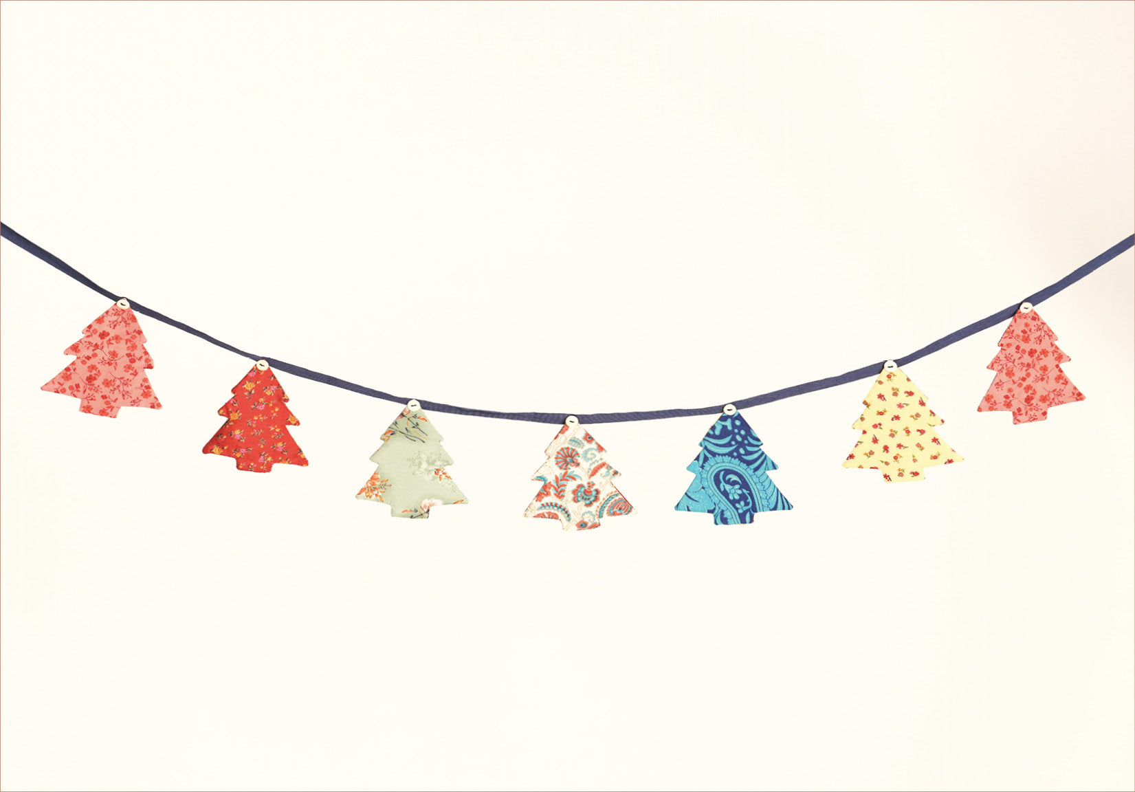 Festive Christmas Bunting Decorations - Holiday Party Banner for Home, Tree & Outdoor Decorations - Perfect for Xmas, Winter Celebrations & Seasonal Parties