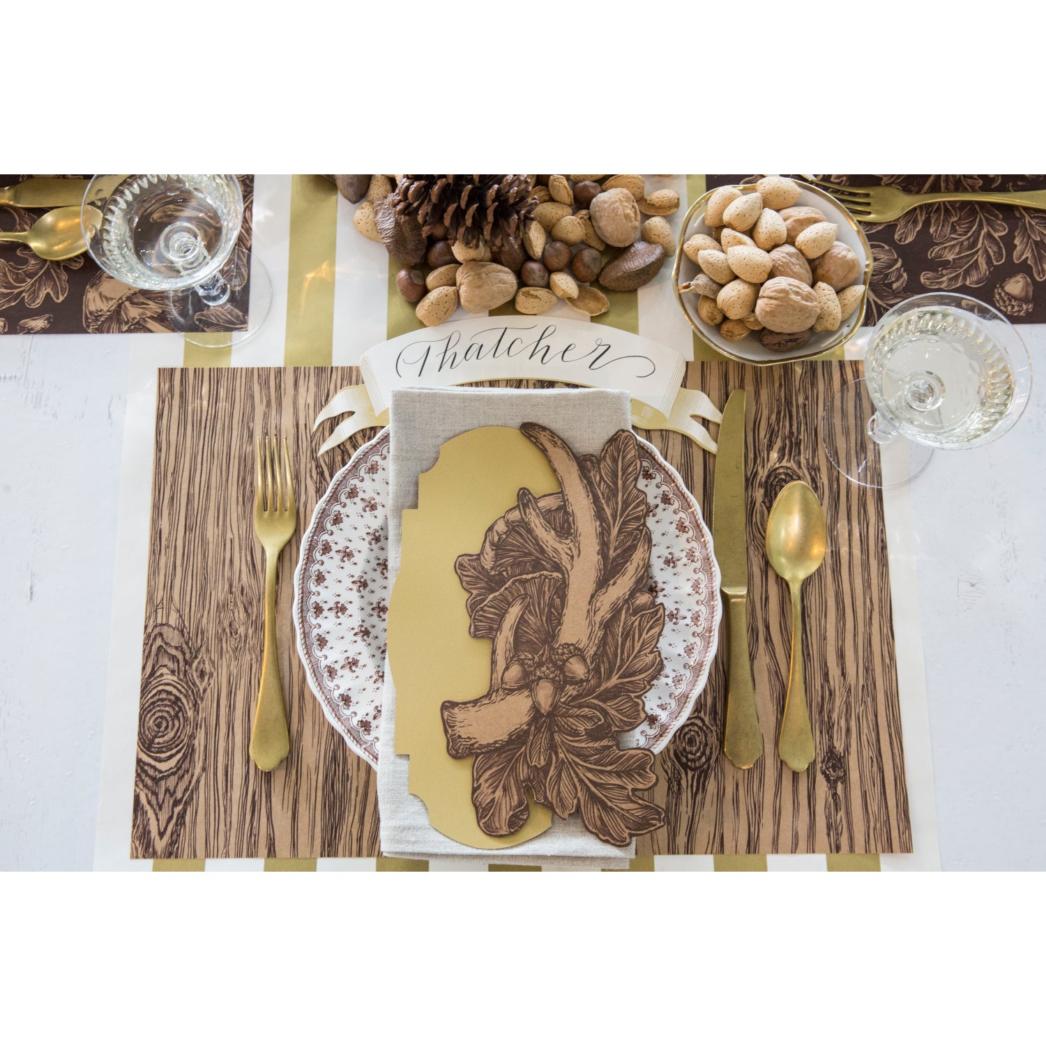 Stylish Antler Table Decor - Handcrafted Rustic Home Accent for Living Room, Cabin & Lodge Decor - Perfect for Farmhouse, Christmas & Winter Themed Interior Design