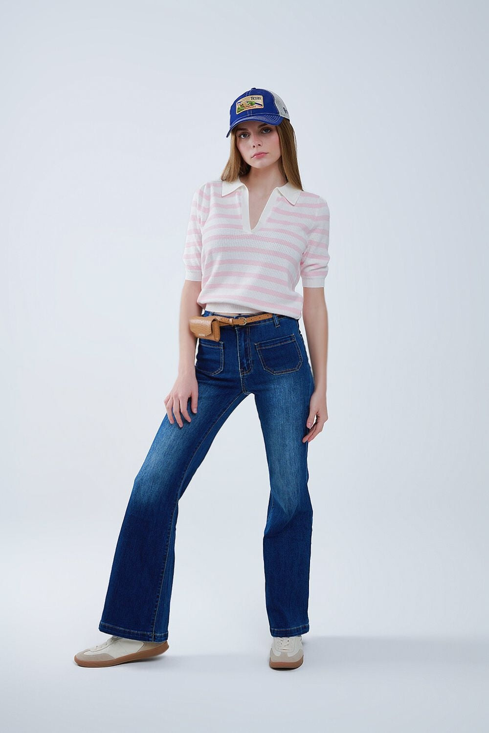 Dark Blue Flared Jeans with Front Pockets - Stylish & Comfortable for Casual Outfits & Everyday Wear