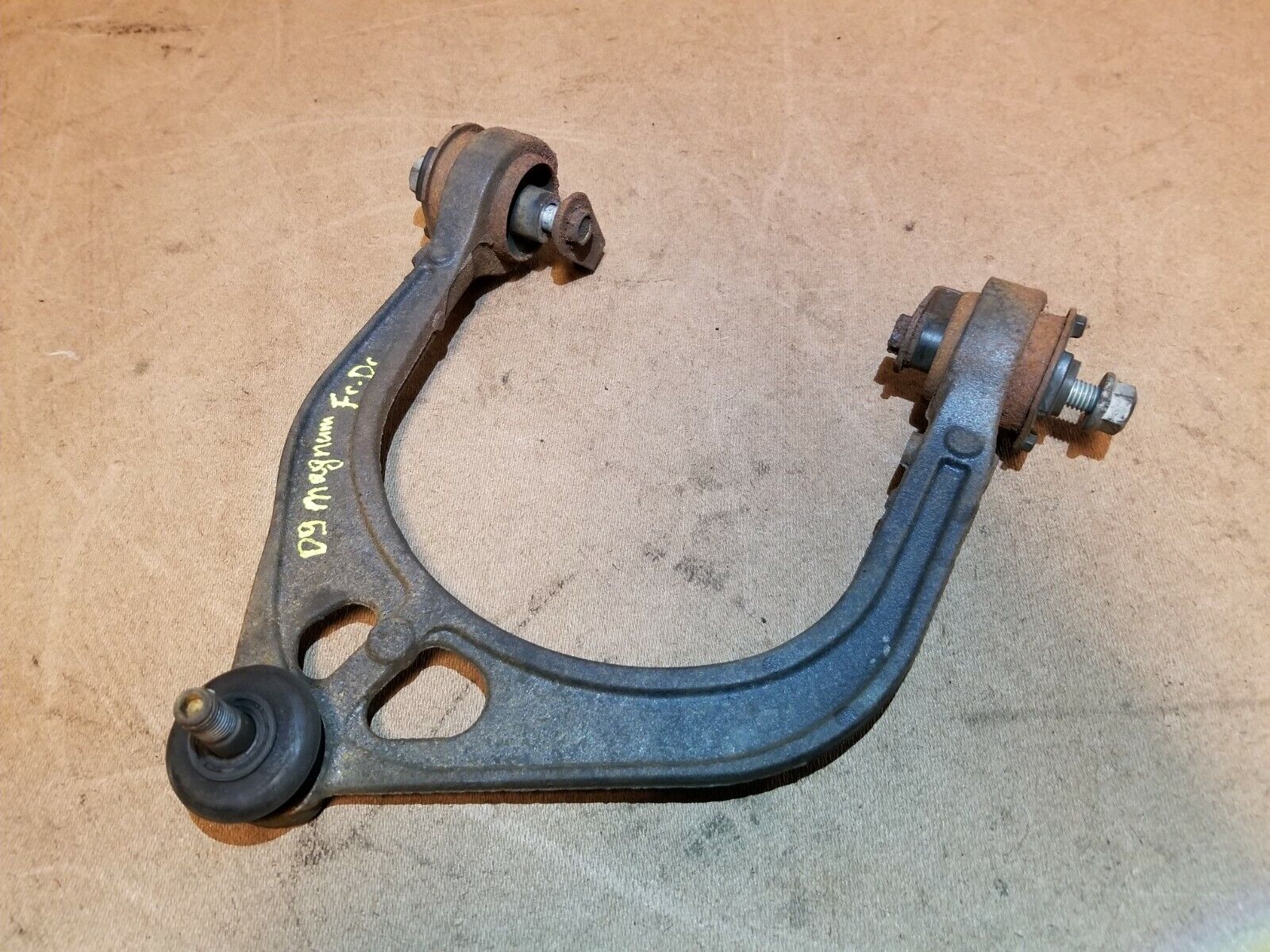 05 06 07 Dodge Magnum Upper Control Arm - Front Left Driver Side Replacement Part for RWD Models | Perfect for Suspension Repair & Vehicle Maintenance