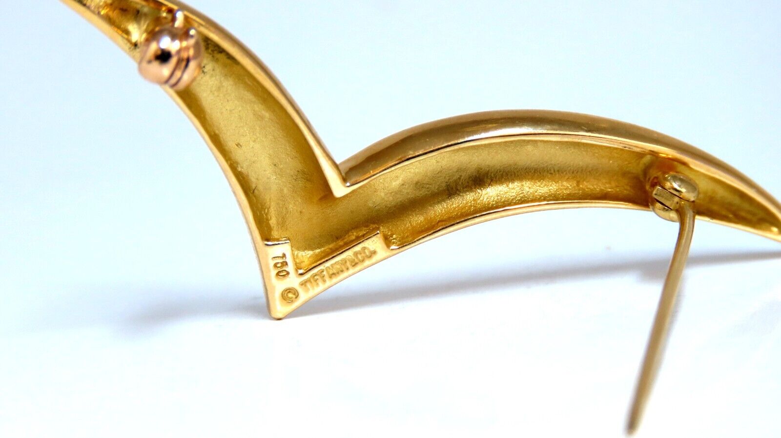 Authentic Tiffany & Co 18K Gold Pin - Elegant Jewelry Gift for Women, Perfect for Special Occasions, Anniversaries & Formal Events