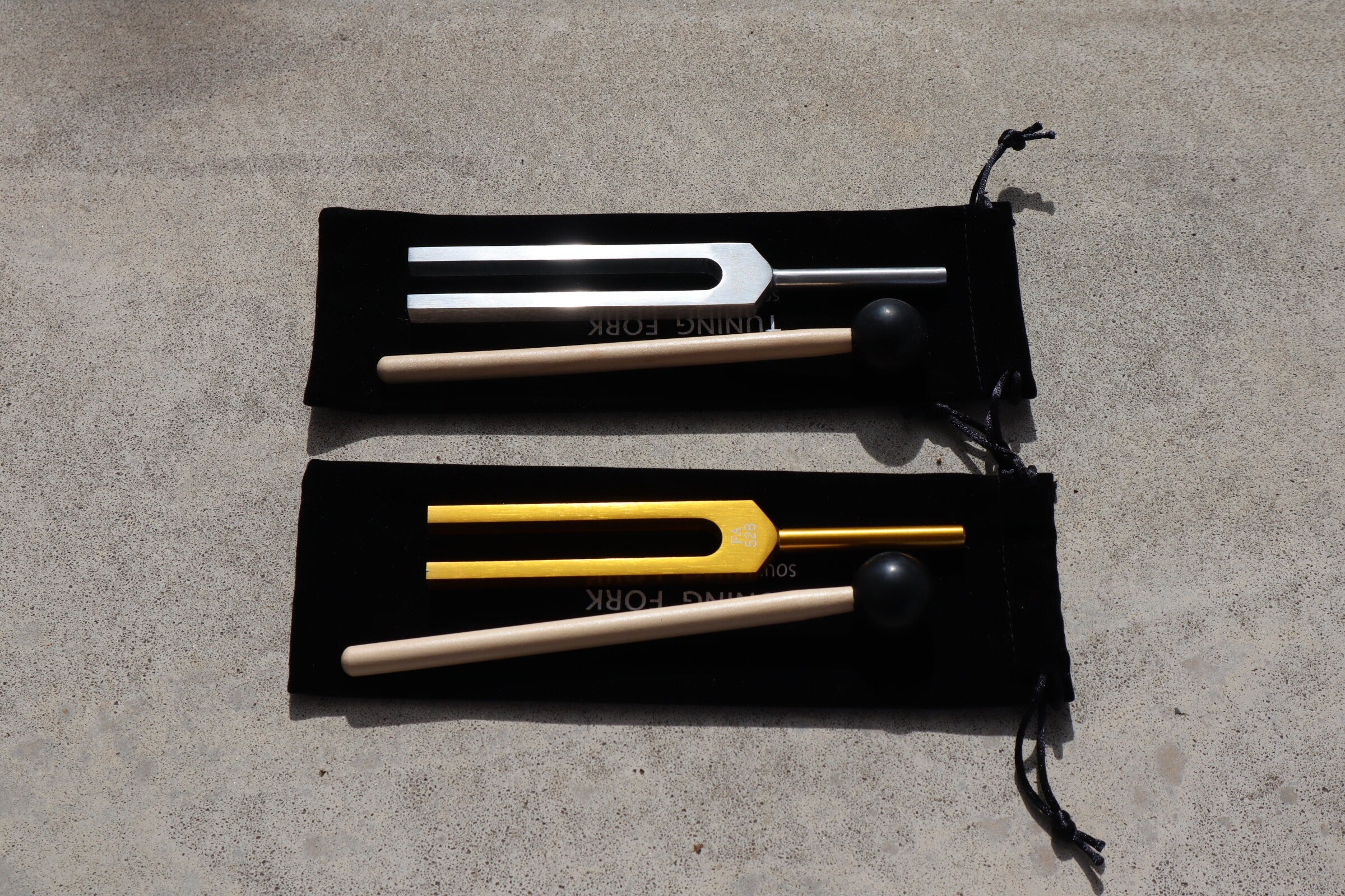 432 Hz & 528 Hz Healing Tuning Forks Set - Silver & Gold Unweighted Sound Therapy Tools for Meditation, Chakra Balancing & Energy Healing