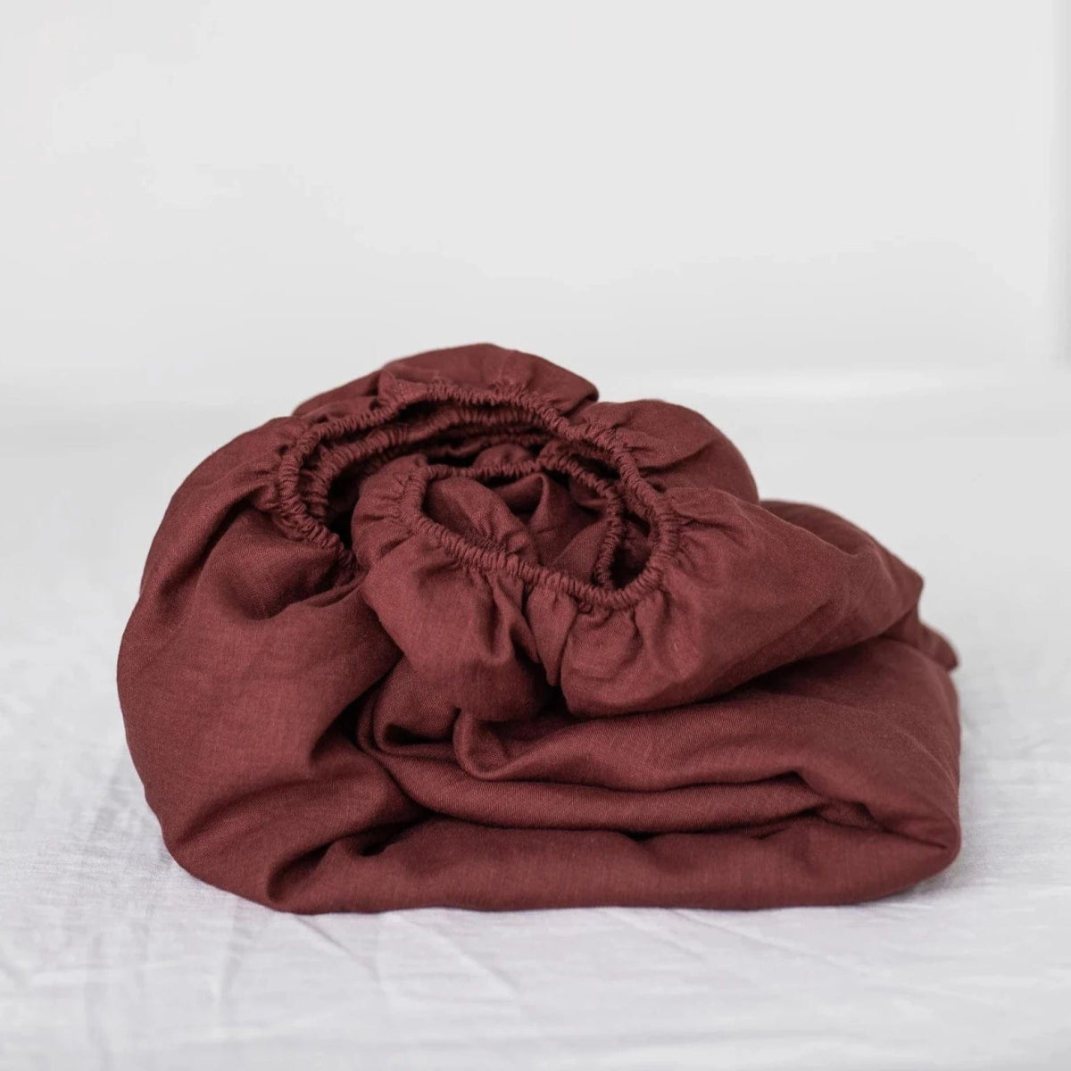 100% Linen Fitted Sheet - Terracotta Red - Queen Size Bed Sheet Set - Breathable & Soft for All Seasons - Perfect for Master Bedroom, Guest Room & Vacation Homes