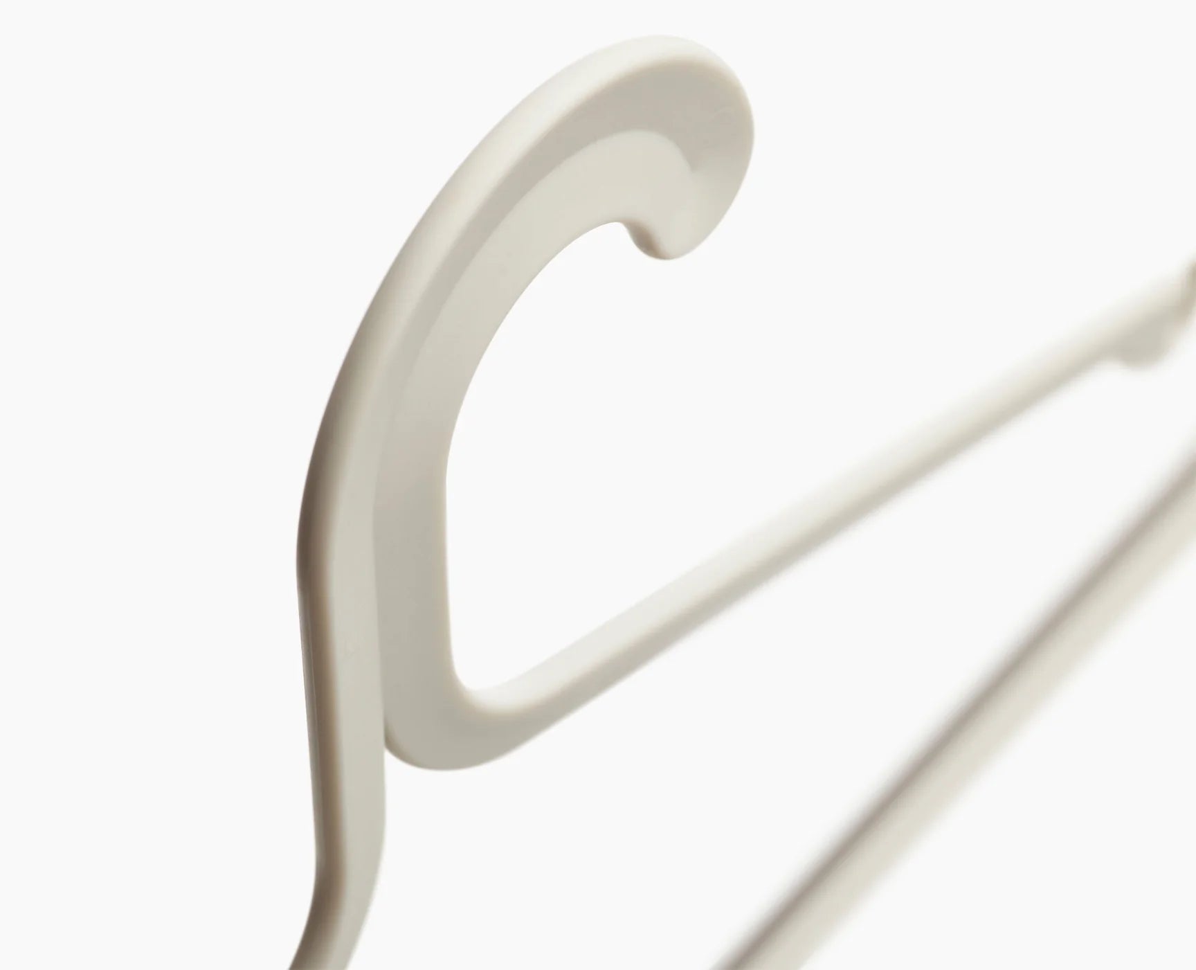 Orderly 5-Piece Anti-Tangle Clothes Hangers Set in Ecru - Perfect for Closet Organization & Space Saving