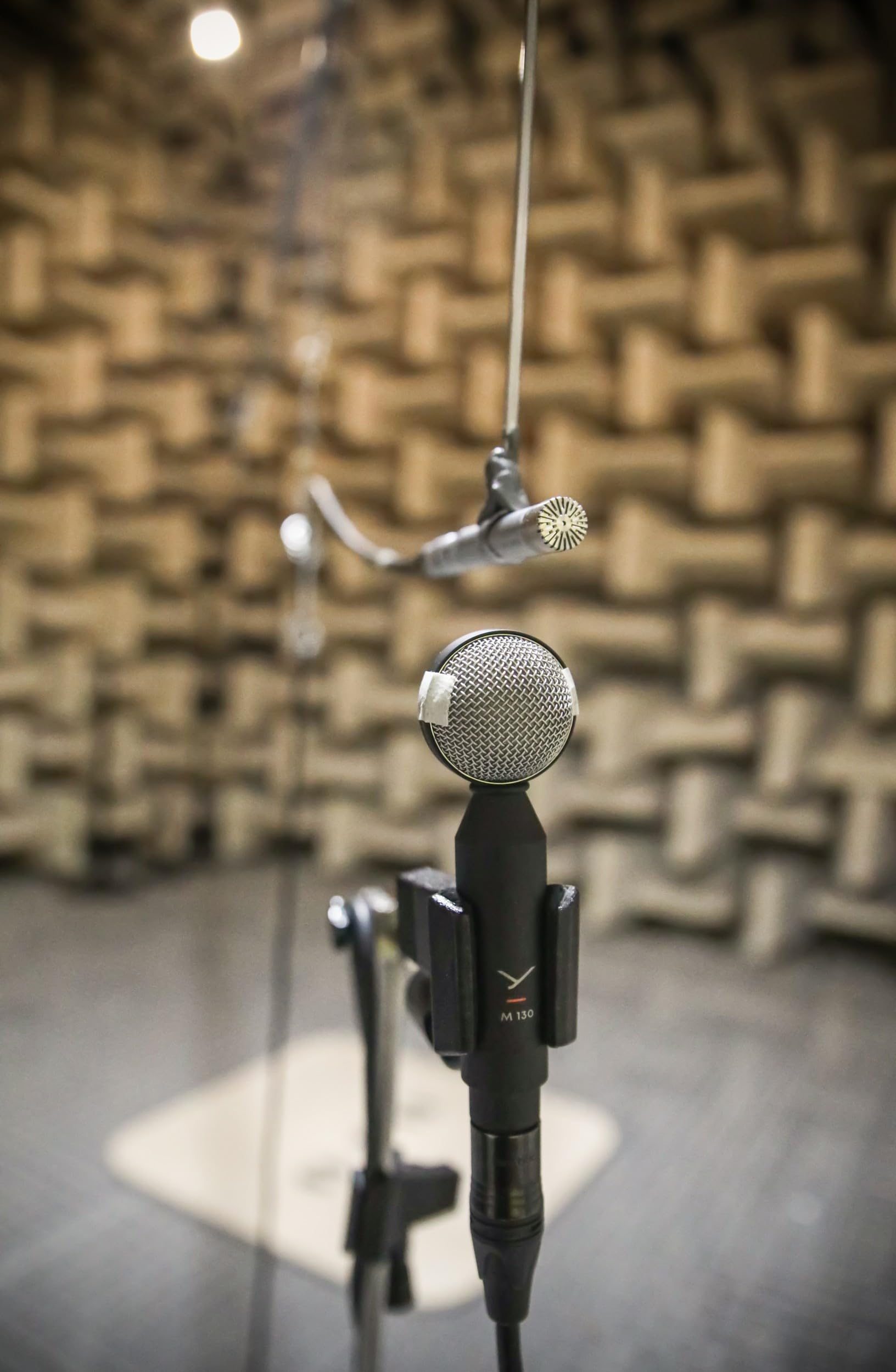 Beyerdynamic M 130 Professional Ribbon Microphone - Studio Recording, Podcasting & Live Performance (New Model)