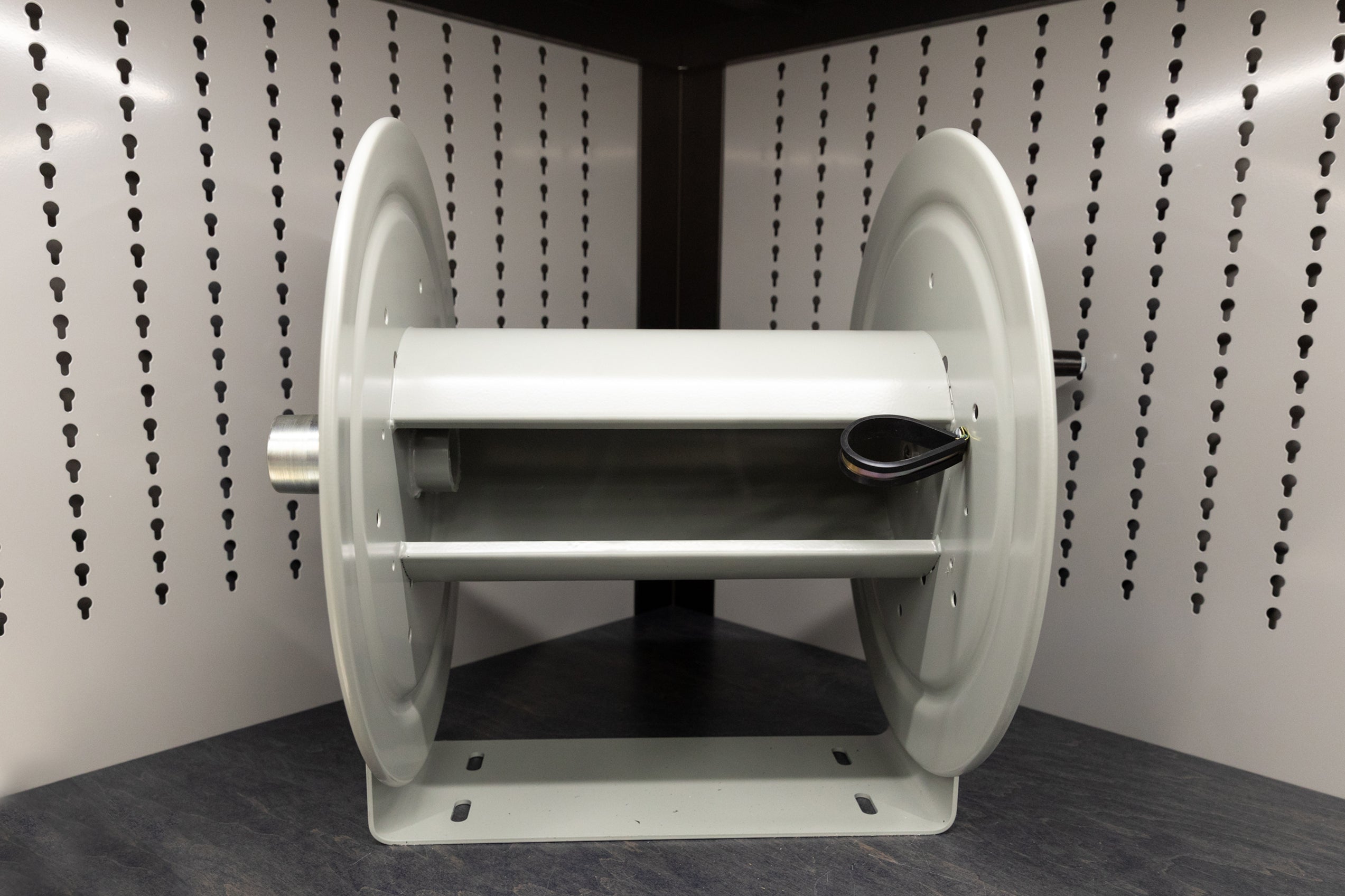 High-Quality Coxreels Vacuum Hose Reel for Industrial & Home Use - Durable Retractable Air Hose Storage Solution for Workshops, Garages & Cleaning