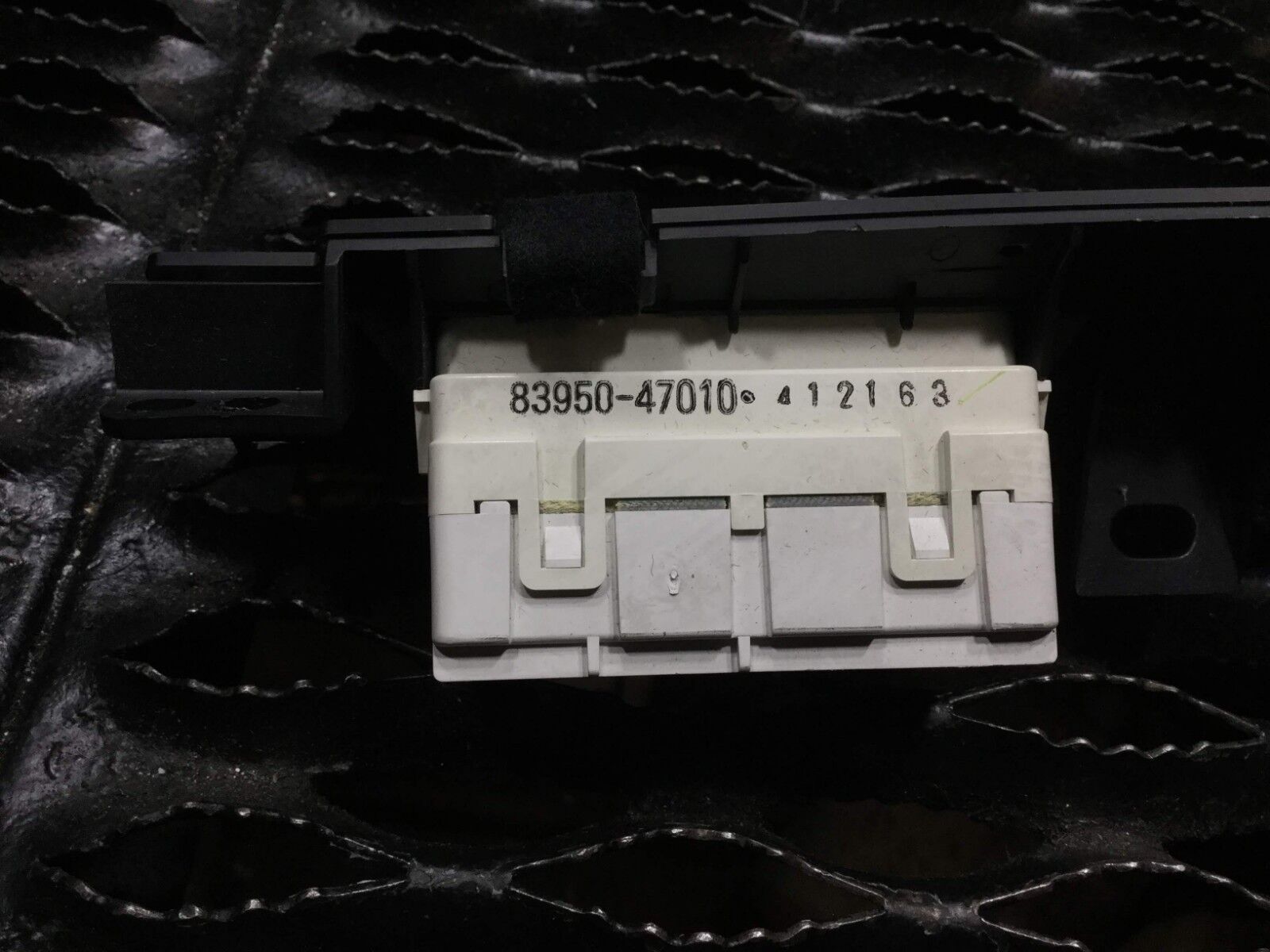 2004-2006 Toyota Prius OEM Passenger Indicator Screen Light 83950-47010 - Dashboard Warning Light Replacement for Car Interior Illumination