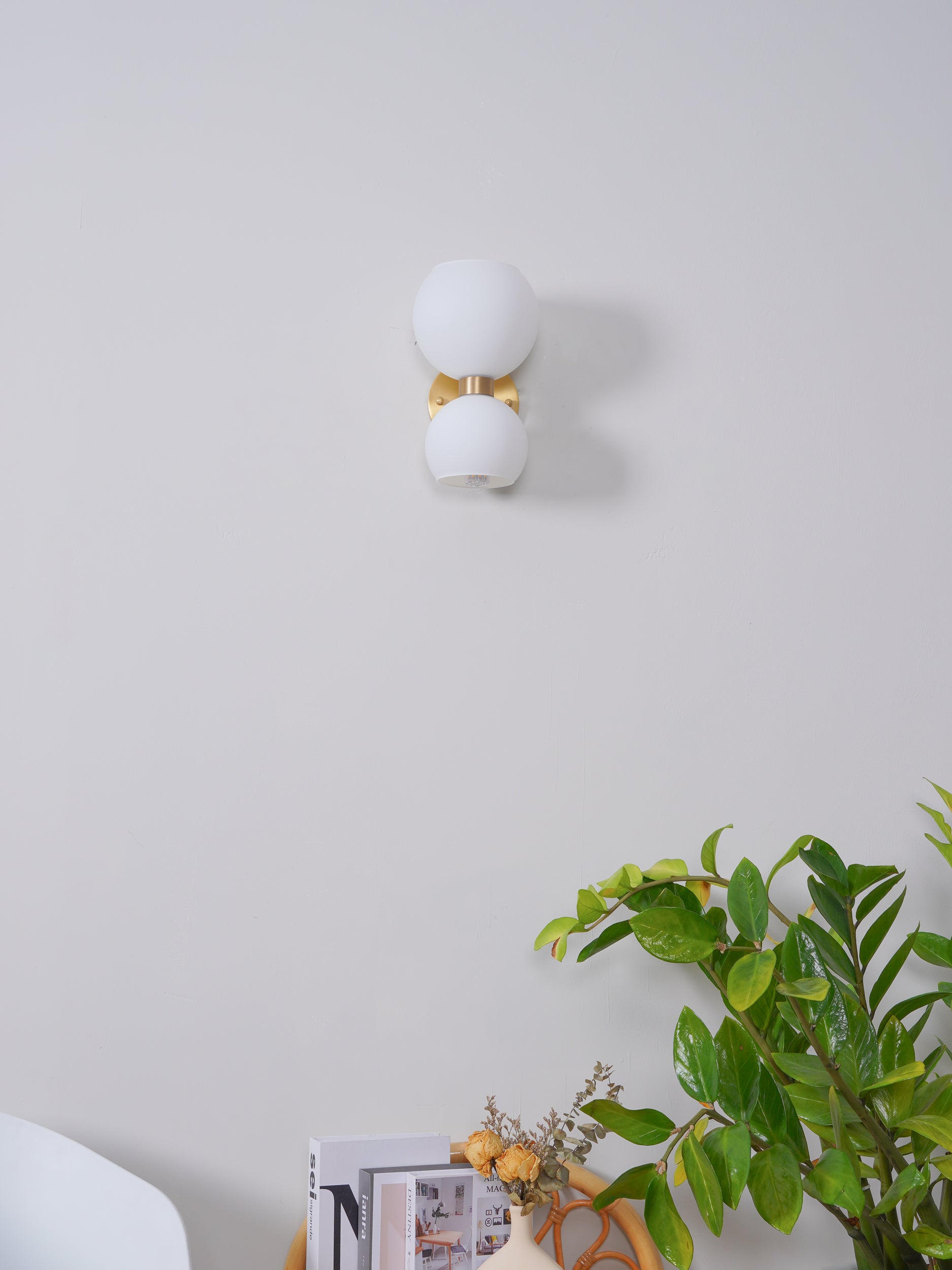 Stylish Betty's Wall Lamp - Modern LED Sconce Light for Bedroom, Living Room & Hallway - Energy Efficient Home Decor Lighting