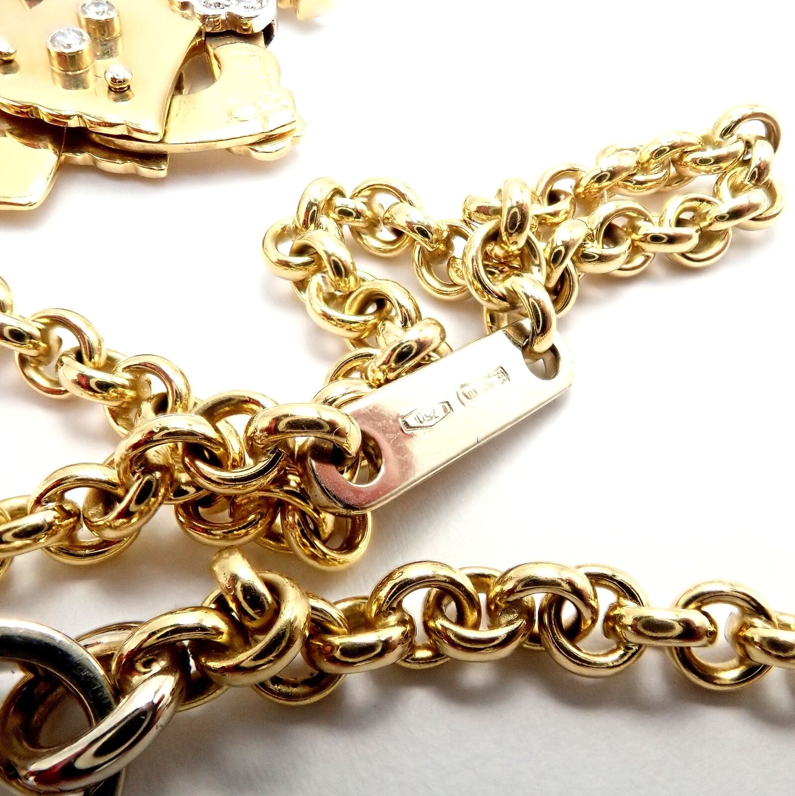 18K Yellow & White Gold Diamond Queen Pendant Necklace for Women | Luxury XL Link Chain with Animated Design | Perfect for Parties, Weddings & Special Occasions